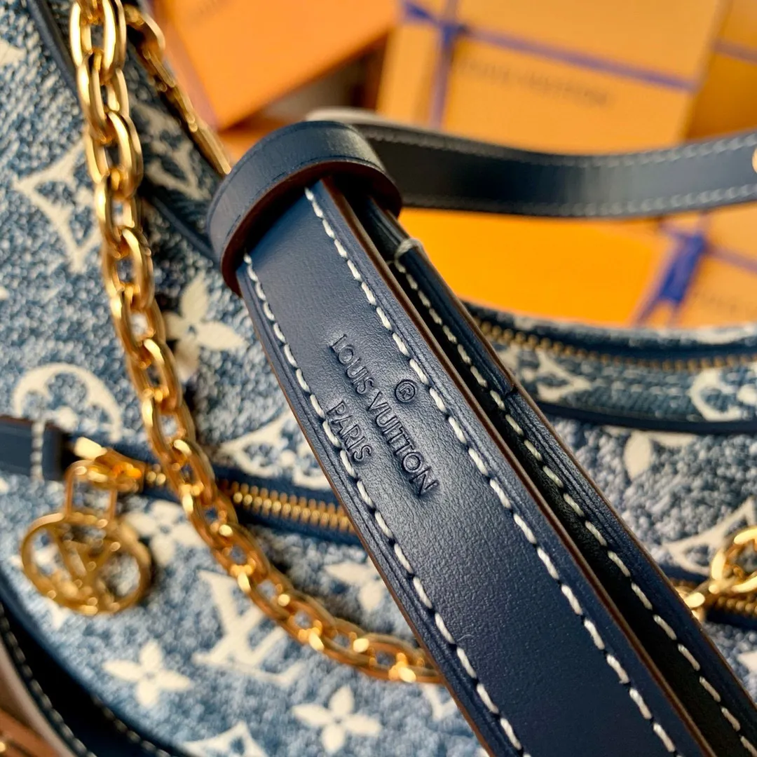 Alternative view of Louis Vuitton Loop M81166