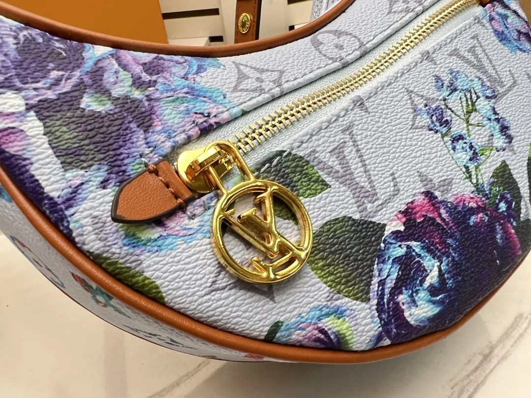 Louis Vuitton Loop M21183 - Image 6