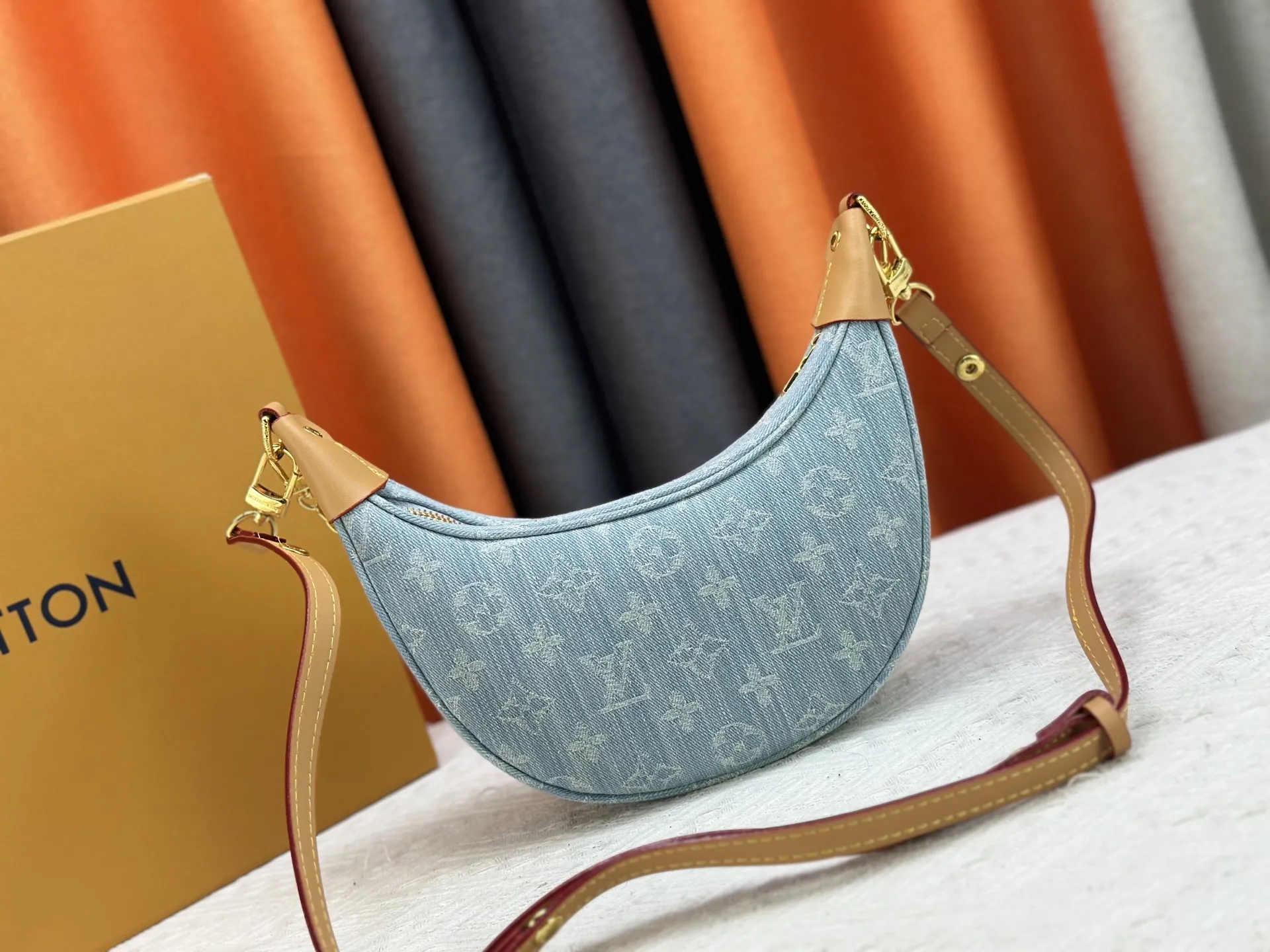 Louis Vuitton Loop M24846 - Image 6