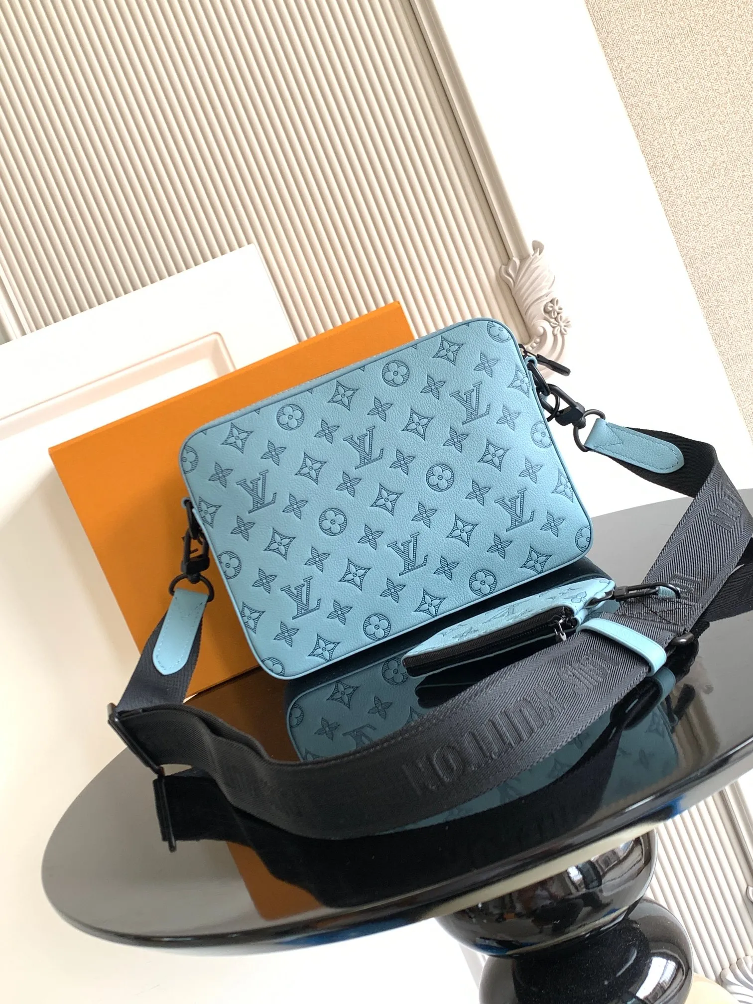 Louis Vuitton Trio Messenger M14781 - Image 4