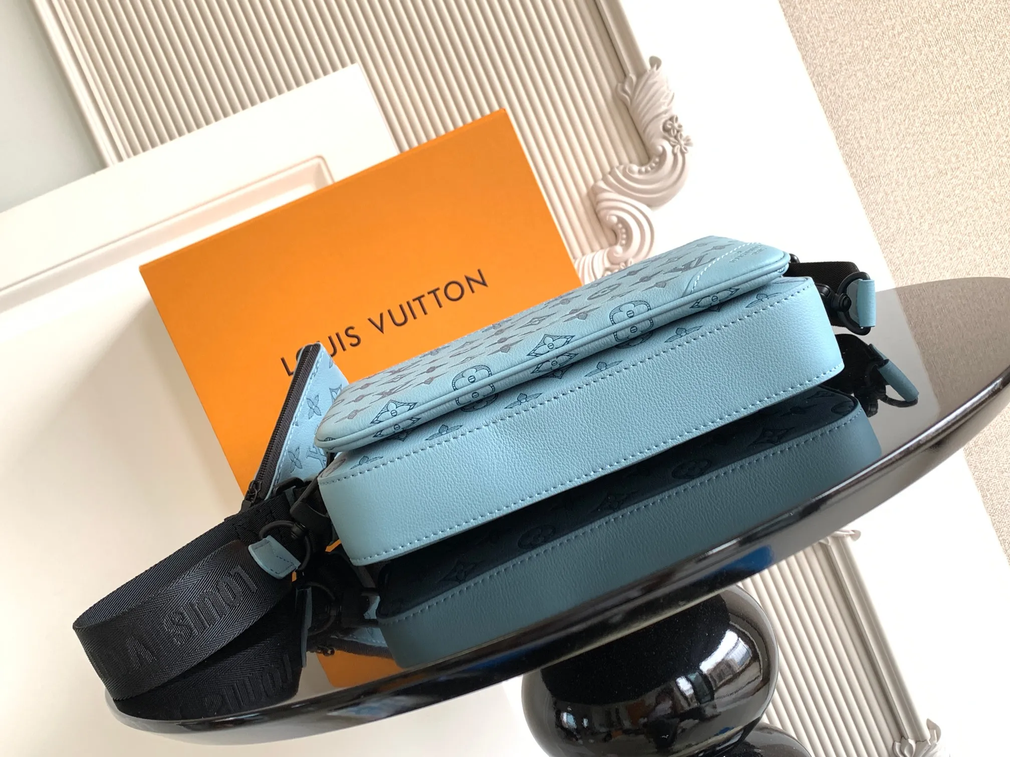 Louis Vuitton Trio Messenger M14781 - Image 5