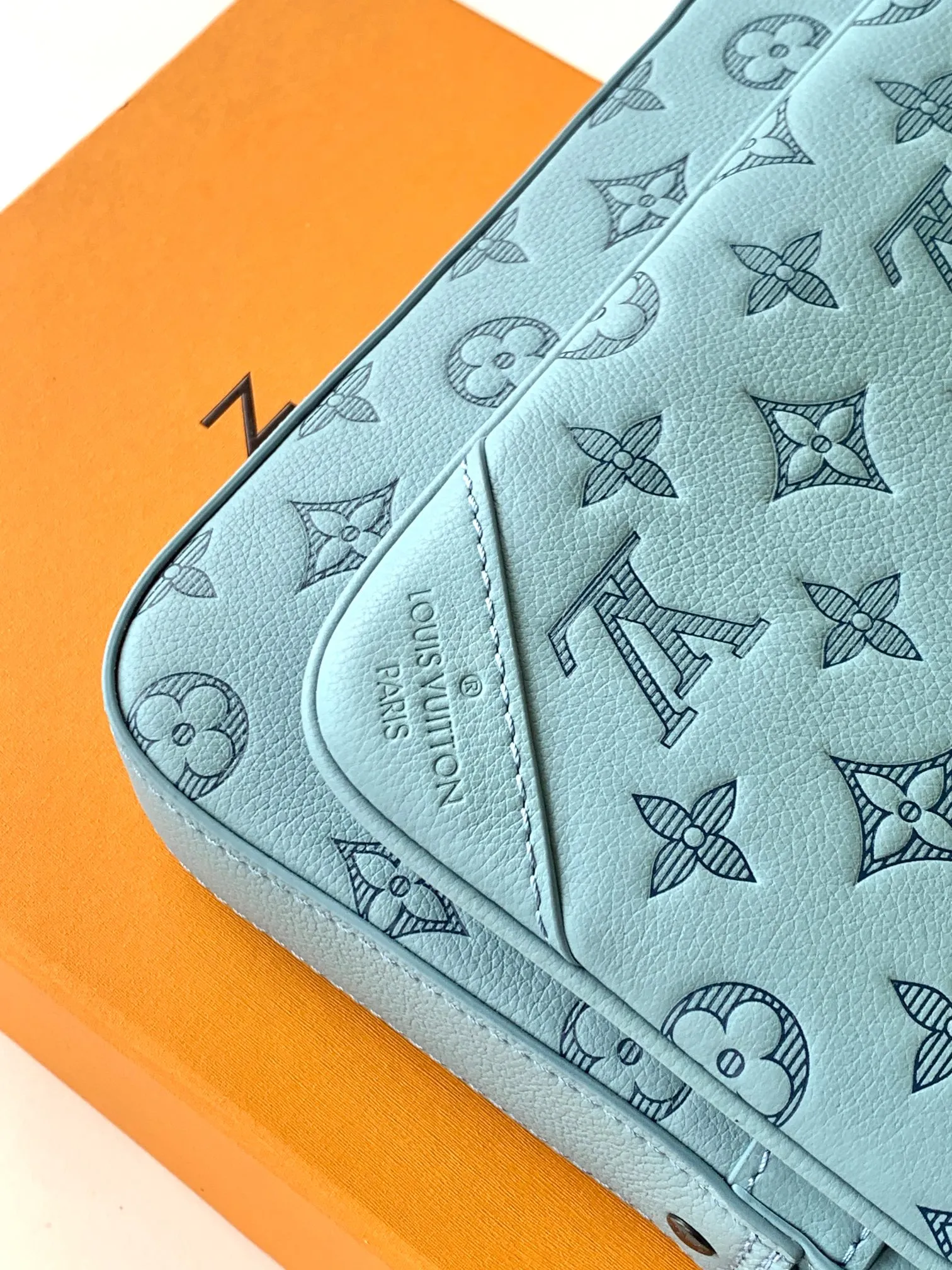 Louis Vuitton Trio Messenger M14781 - Image 6