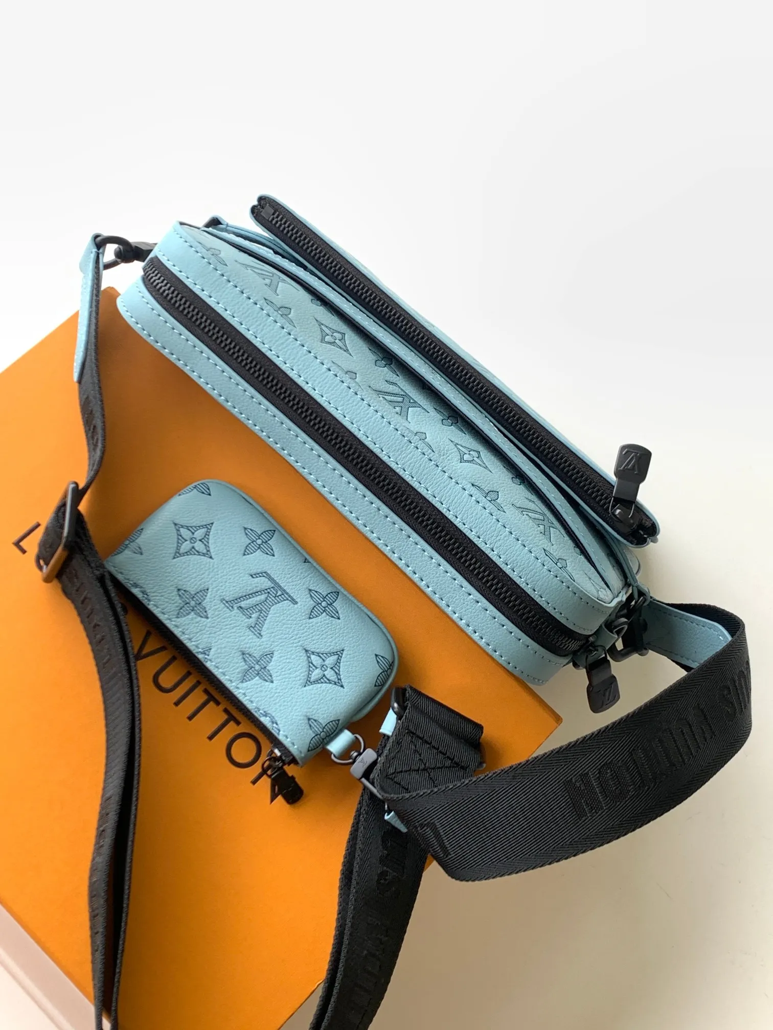 Louis Vuitton Trio Messenger M14781 - Image 8