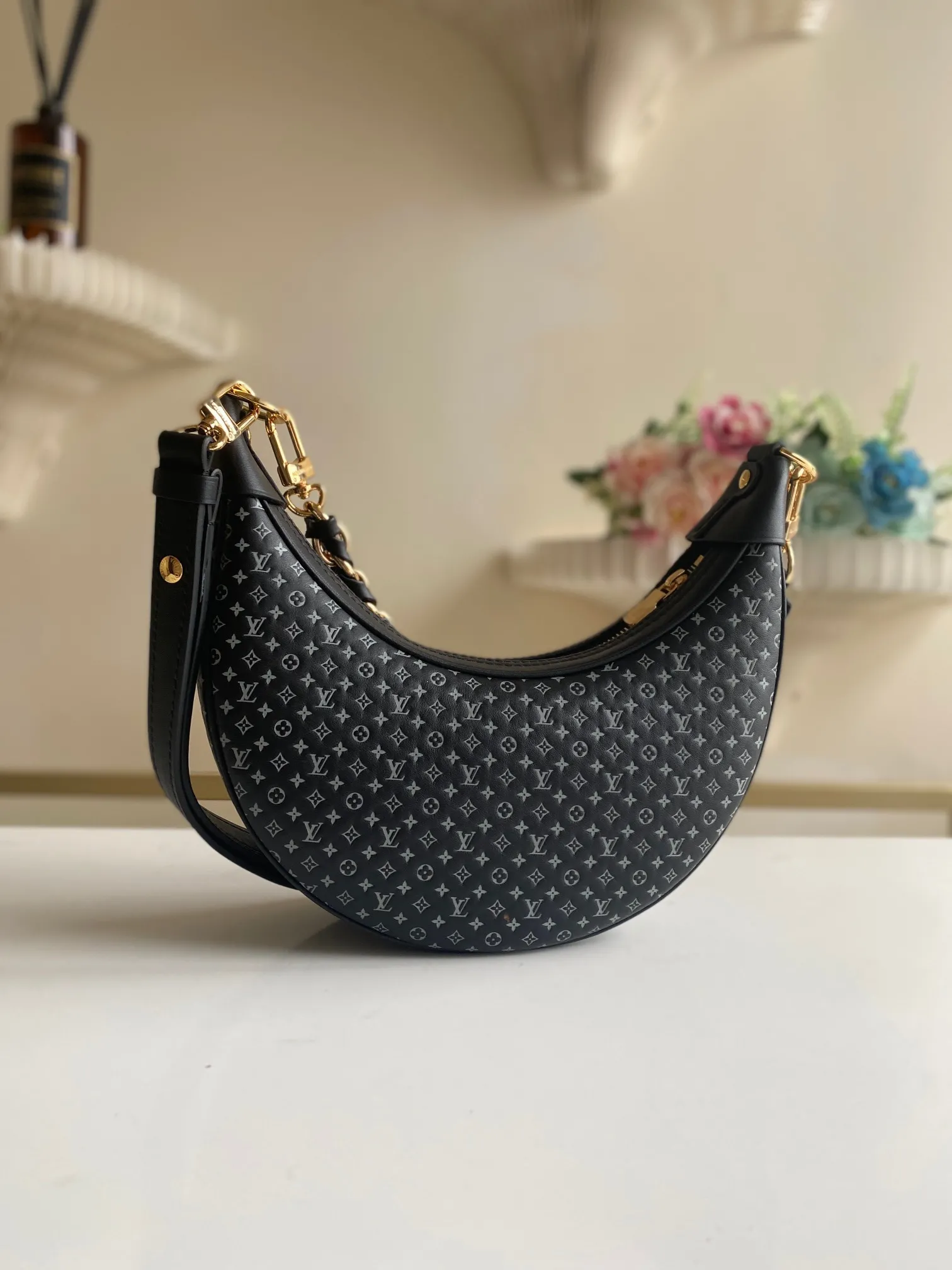 Louis Vuitton Loop M22591 - Image 4
