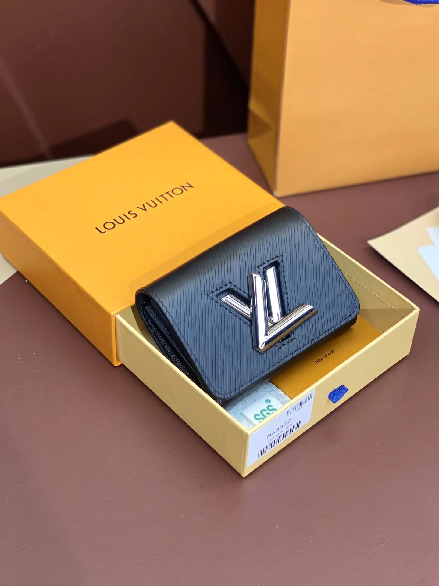 Alternative view of Louis Vuitton Twist Wallet M68309