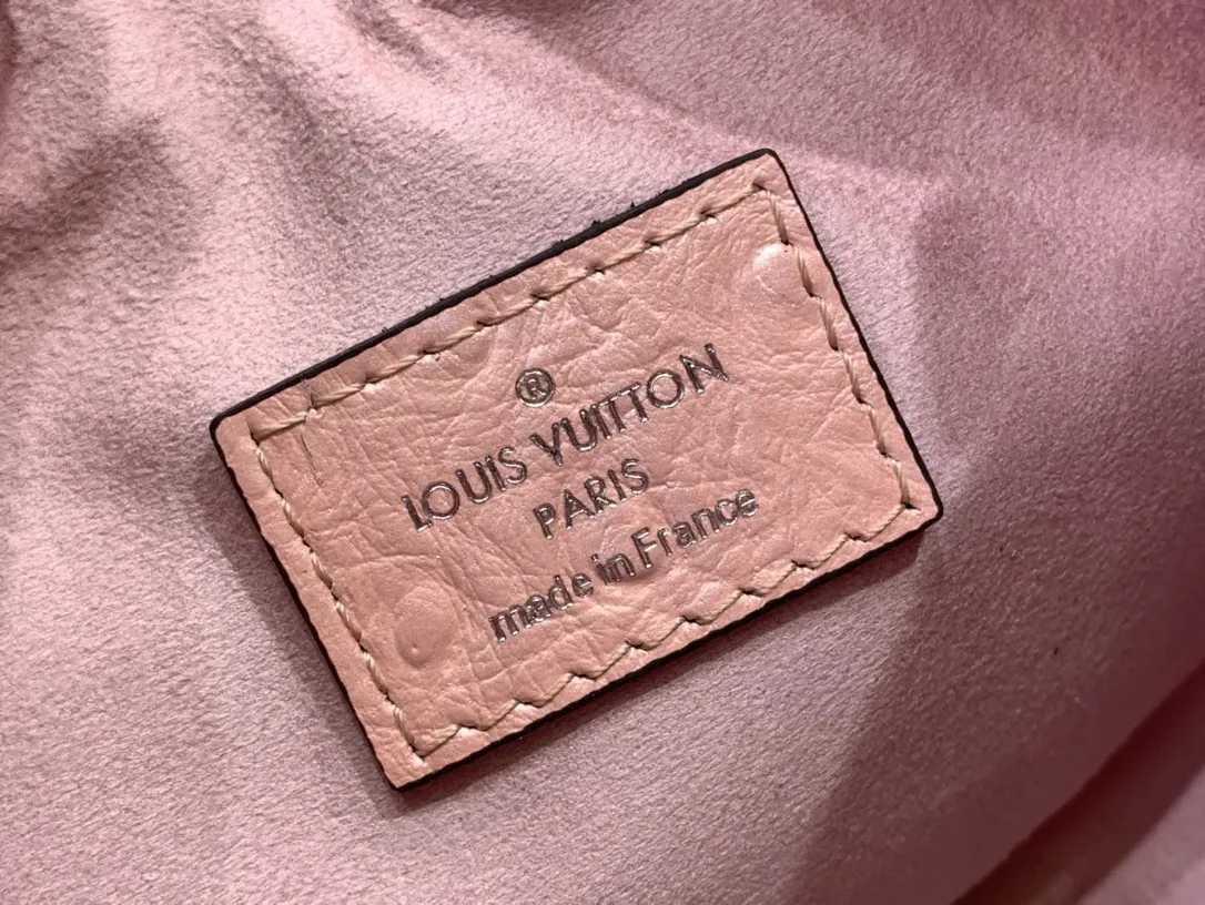 Alternative view of Louis Vuitton Loop PM N84997