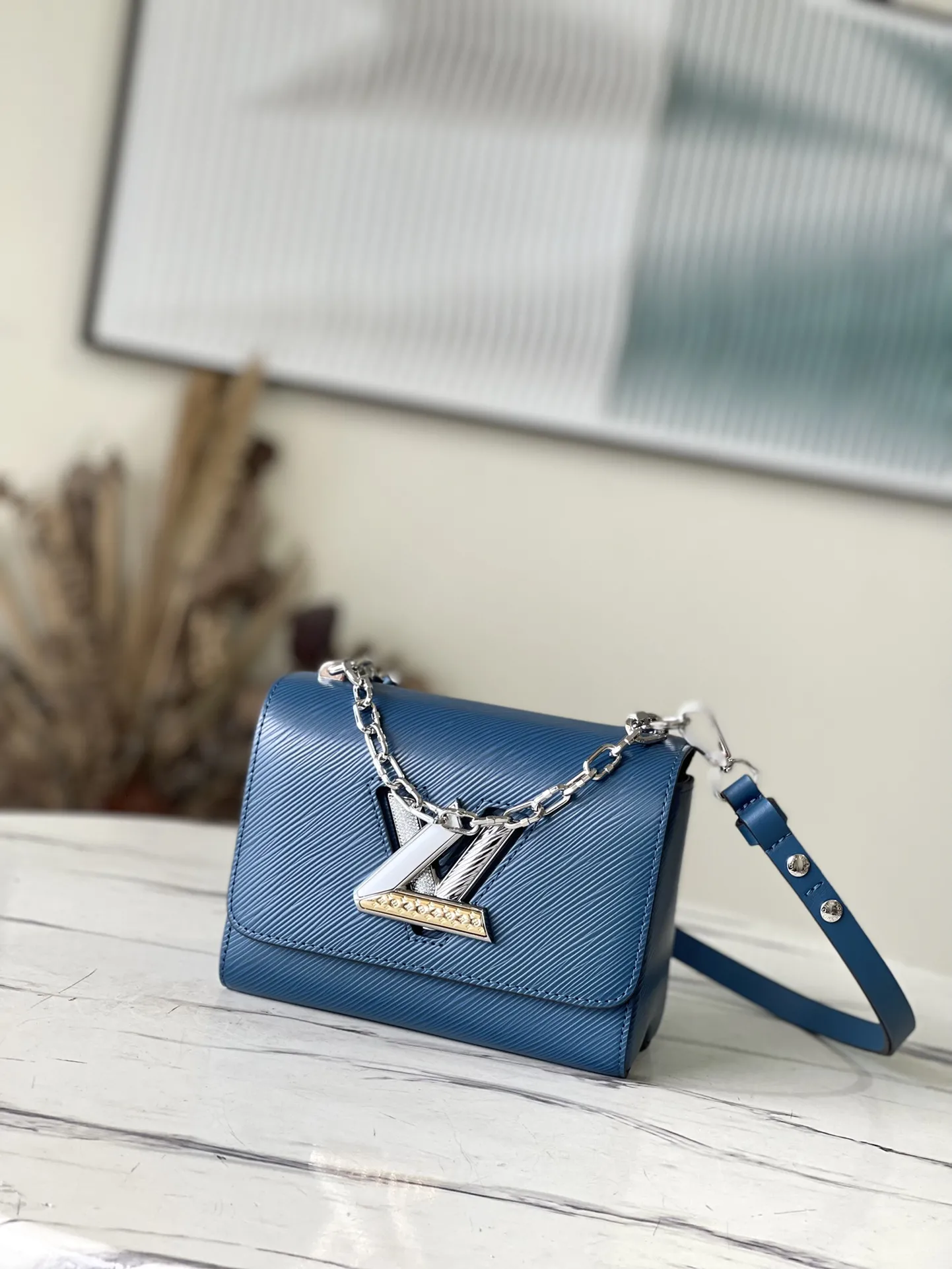 Alternative view of Louis Vuitton Twist PM M21033
