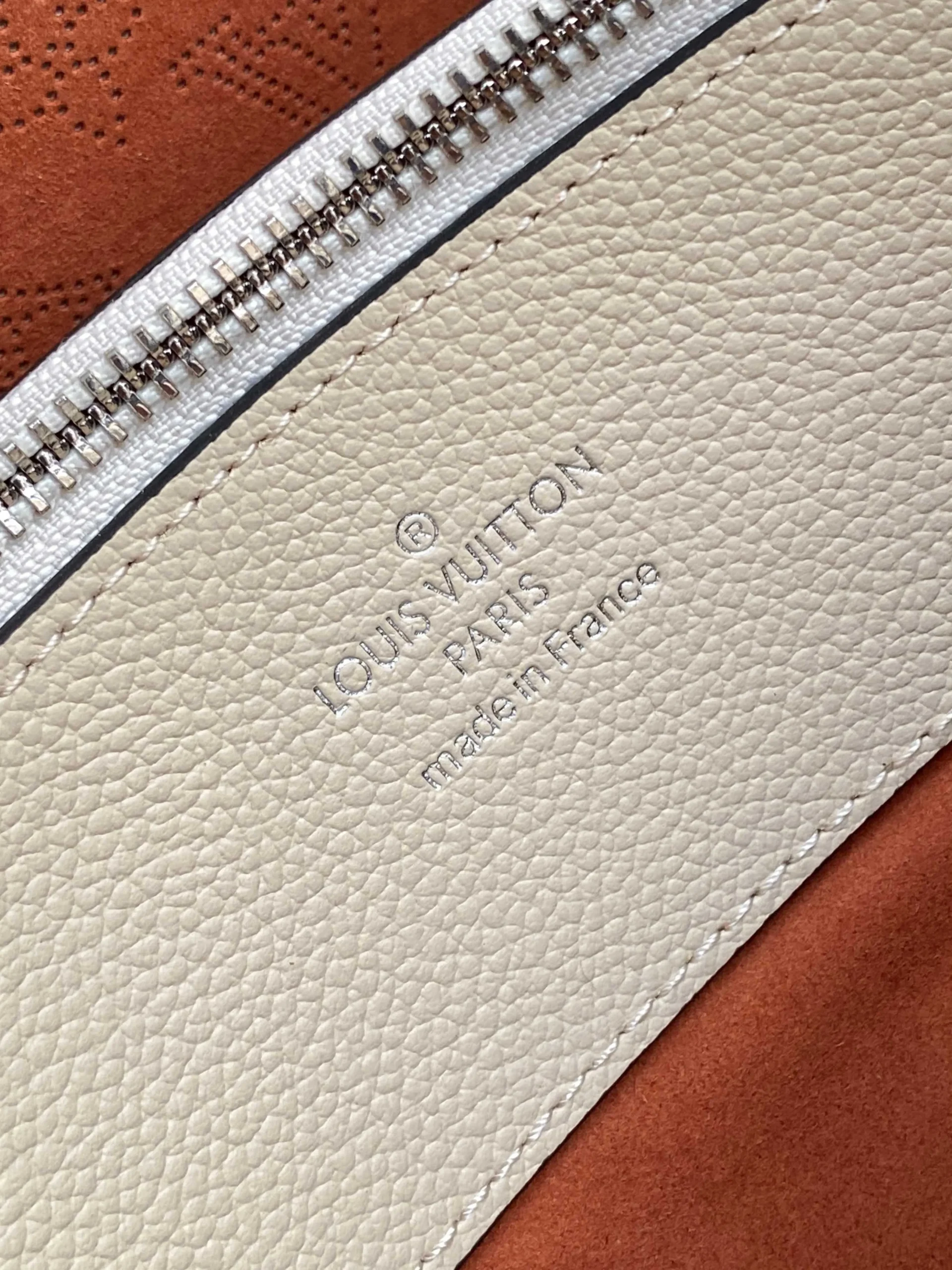Alternative view of Louis Vuitton Bella Tote M59203