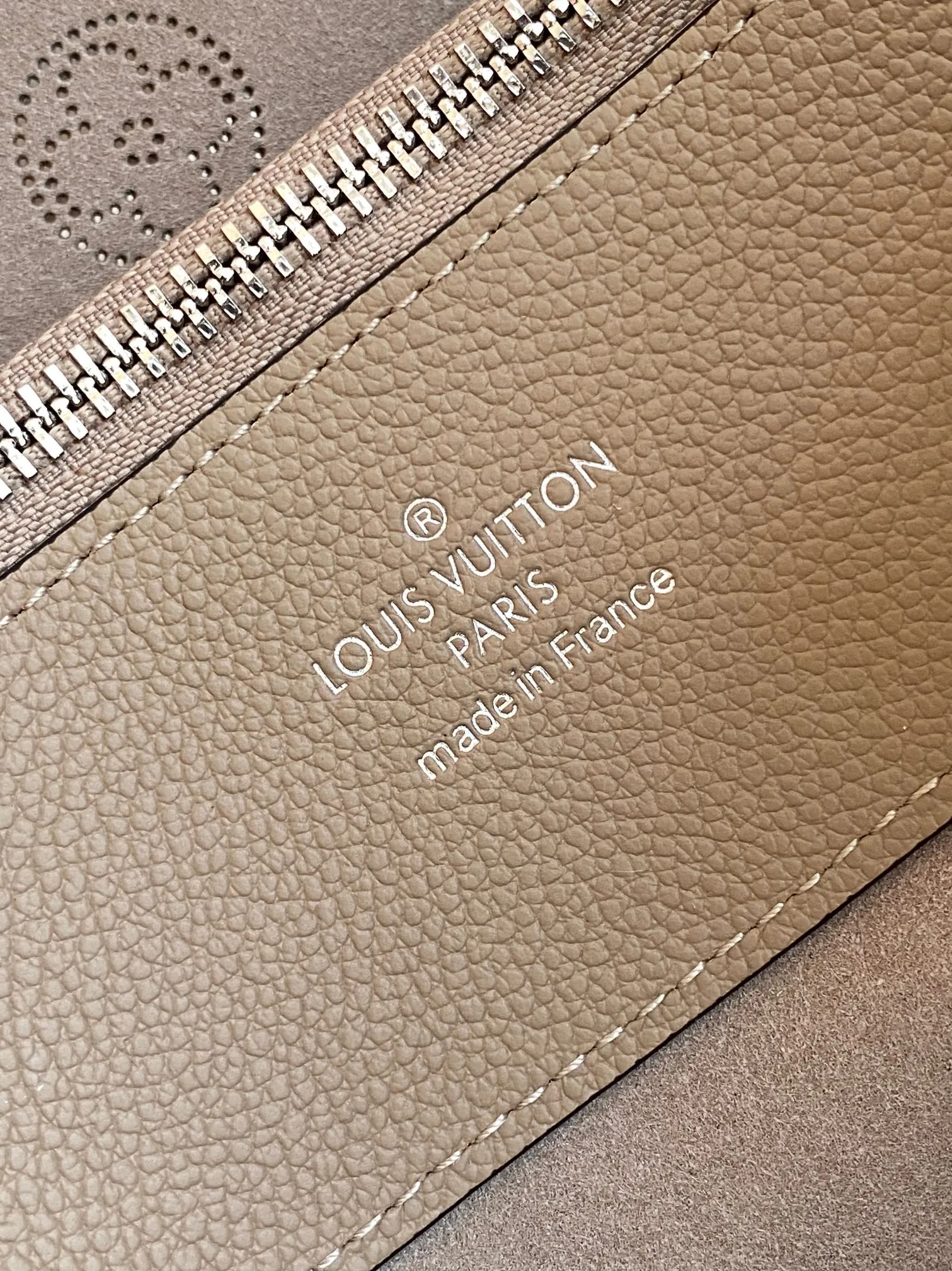 Alternative view of Louis Vuitton Bella Tote M59201
