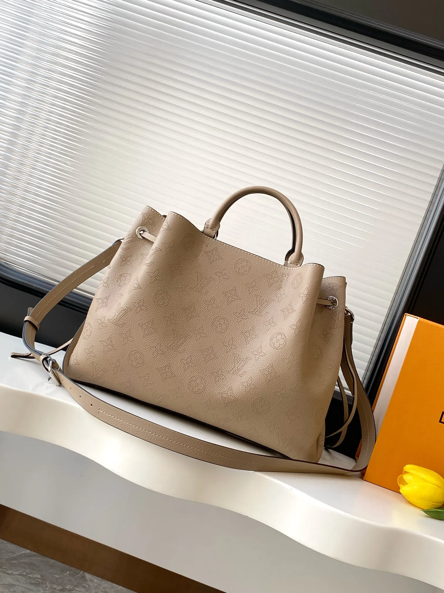 Louis Vuitton Bella Tote M59201 - 图片 5