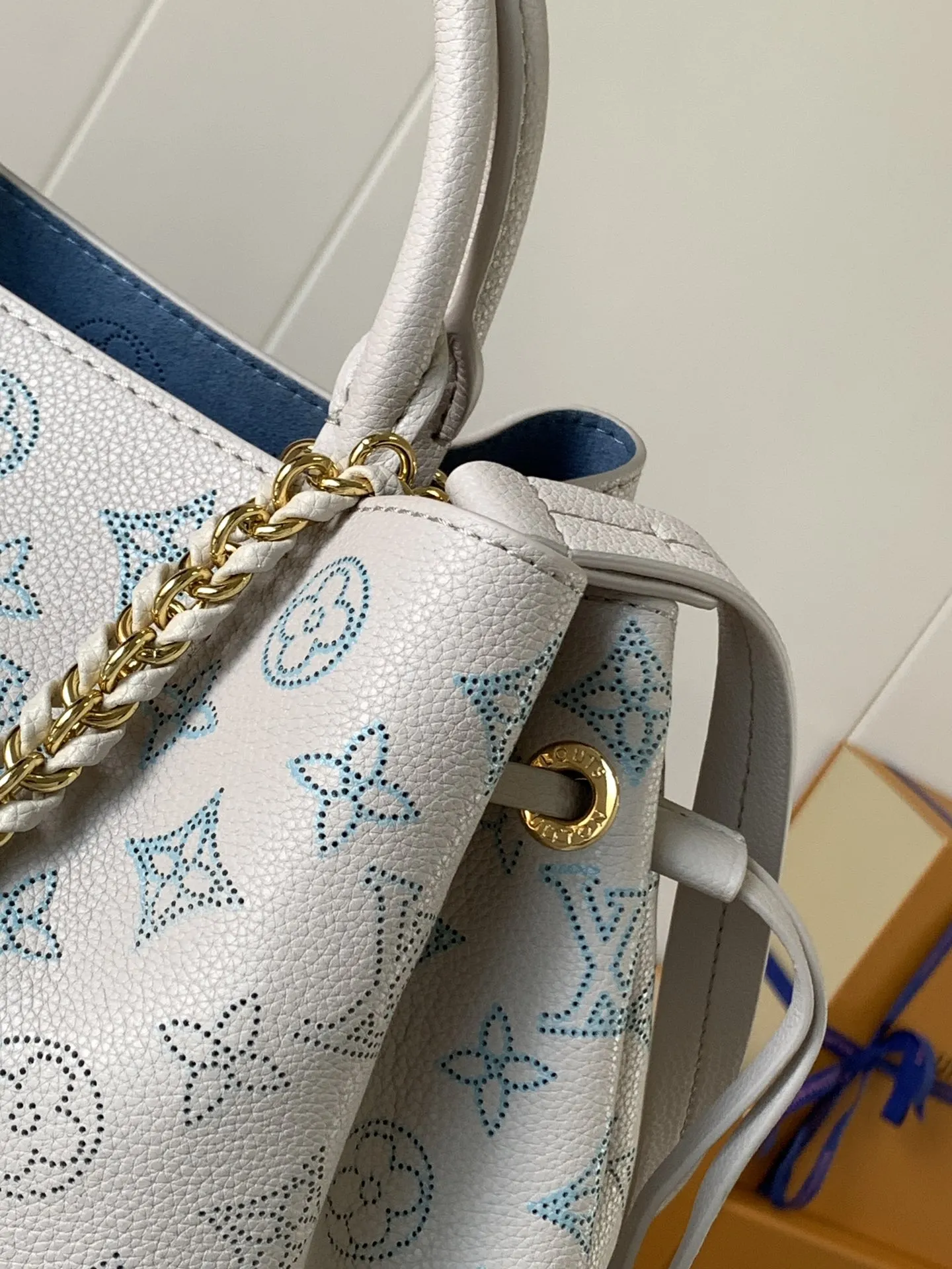 Louis Vuitton Bella Tote M12127 - Image 8
