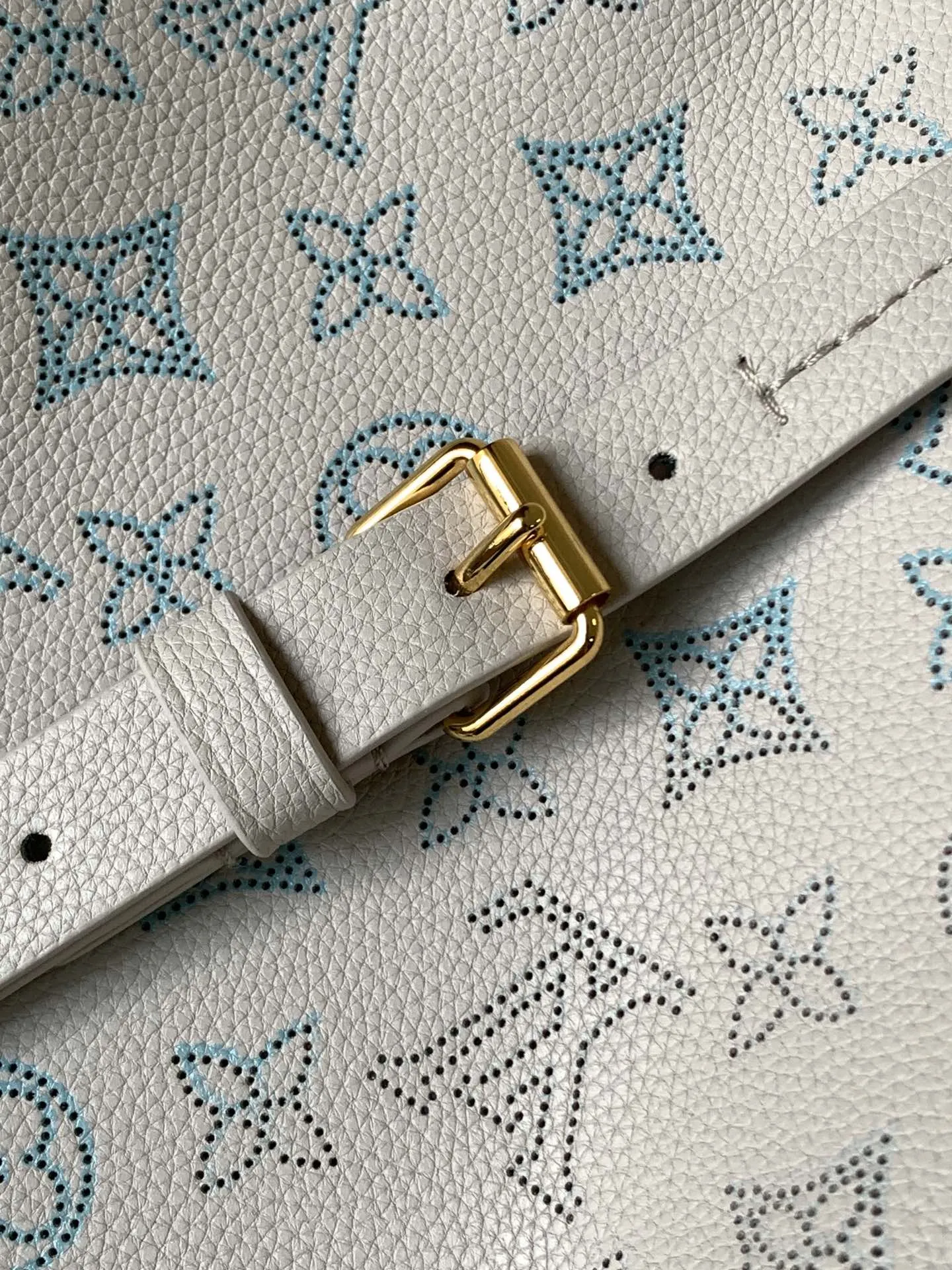 Louis Vuitton Bella Tote M12127 - Image 9