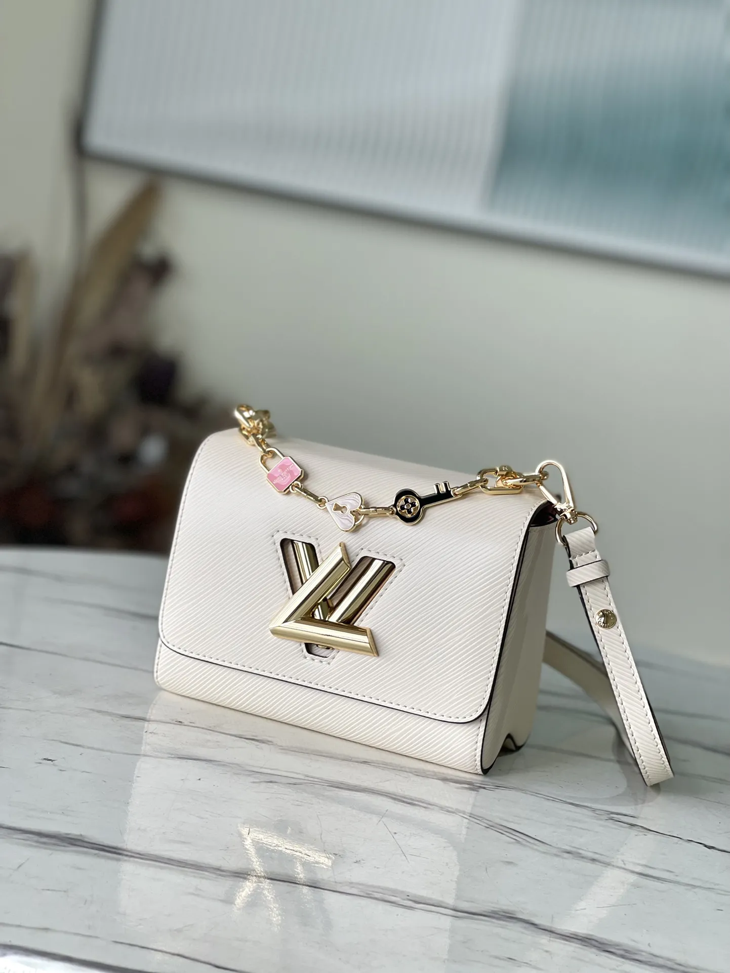 Alternative view of Louis Vuitton Twist PM M20840