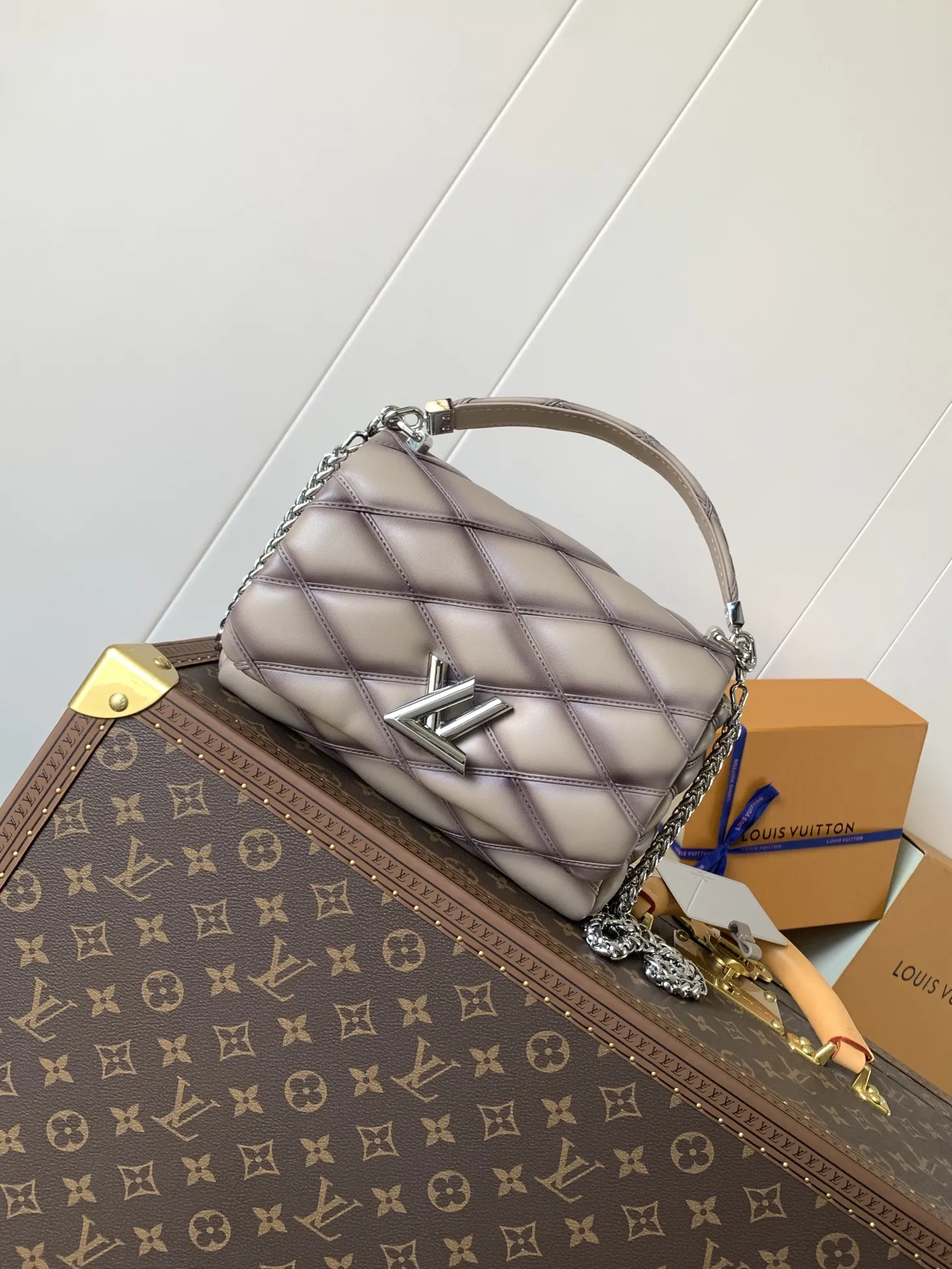 Alternative view of Louis Vuitton GO-14 MM M23045