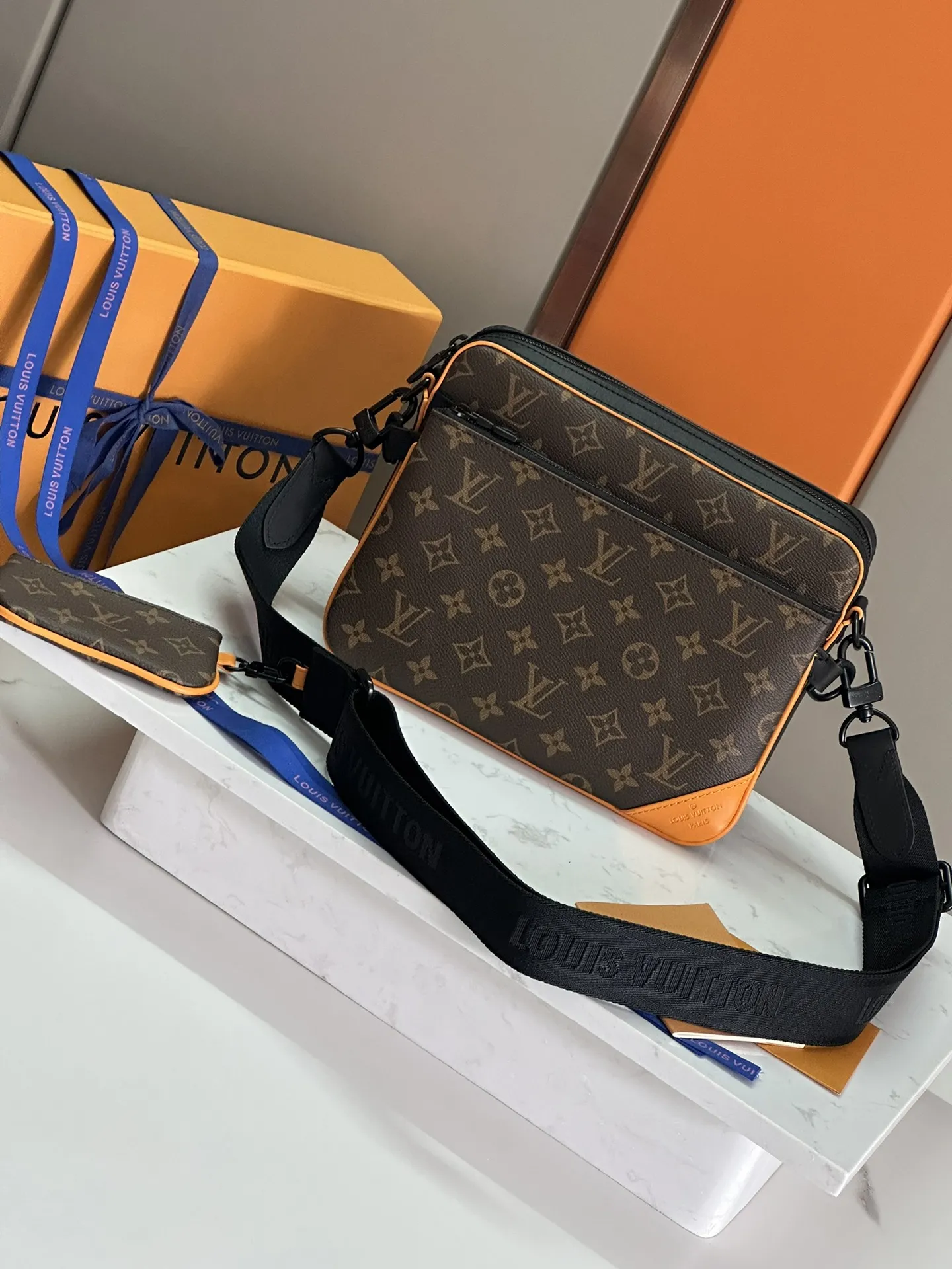 Alternative view of Louis Vuitton Trio Messenger Ｍ46694