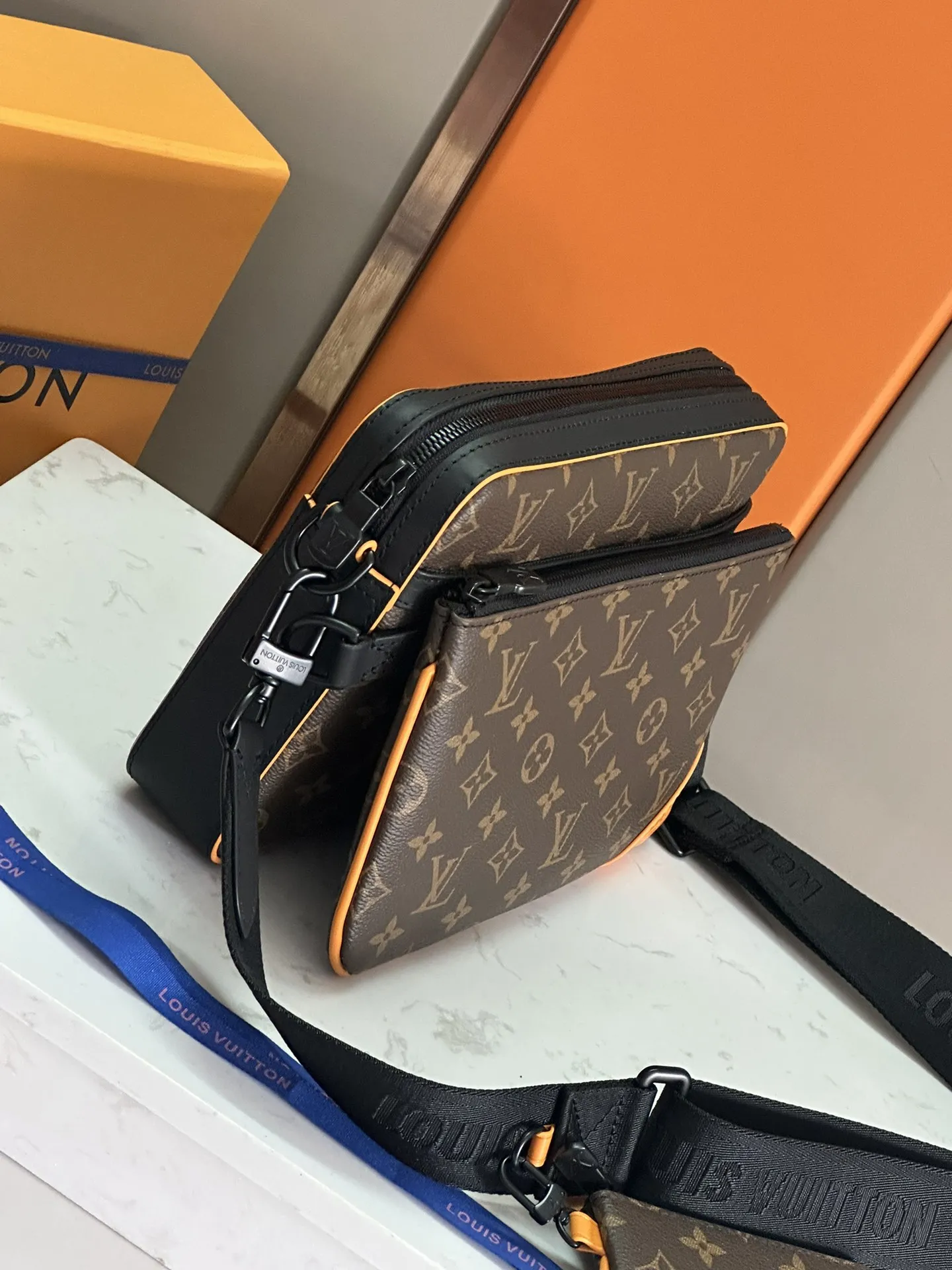 Louis Vuitton Trio Messenger M46694 - Image 3