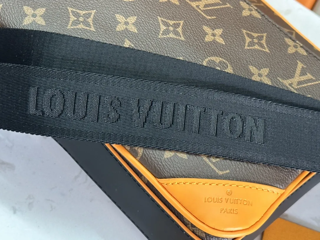 Louis Vuitton Trio Messenger M46694 - Image 8