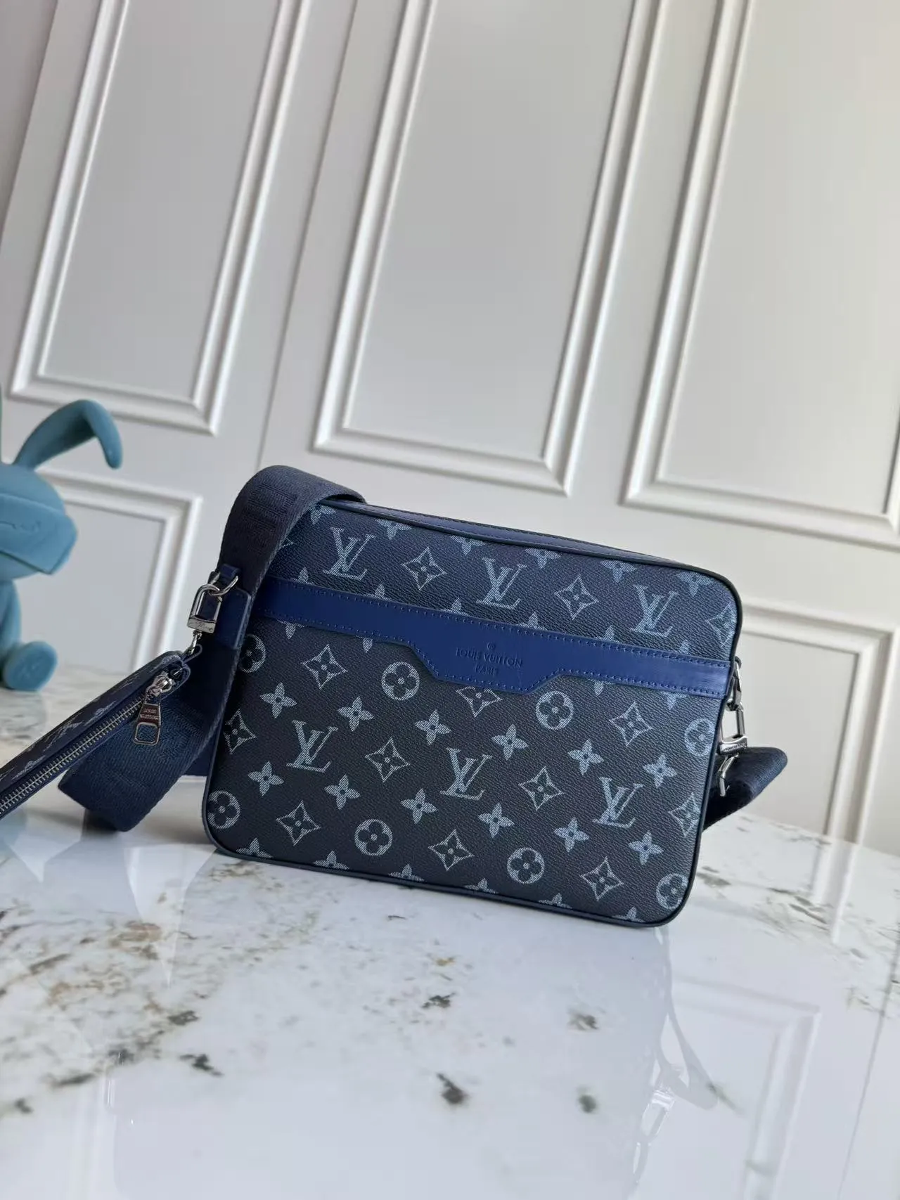 Louis Vuitton Trio Messenger M11592 - Image 7