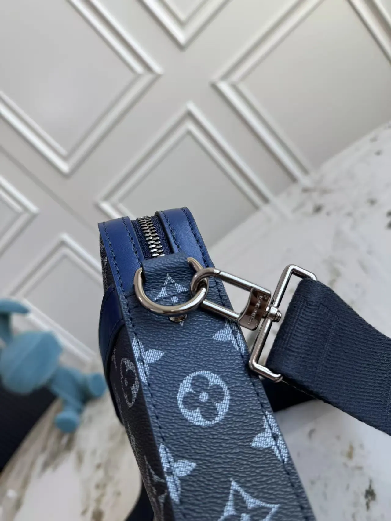 Louis Vuitton Trio Messenger M11592 - Image 8