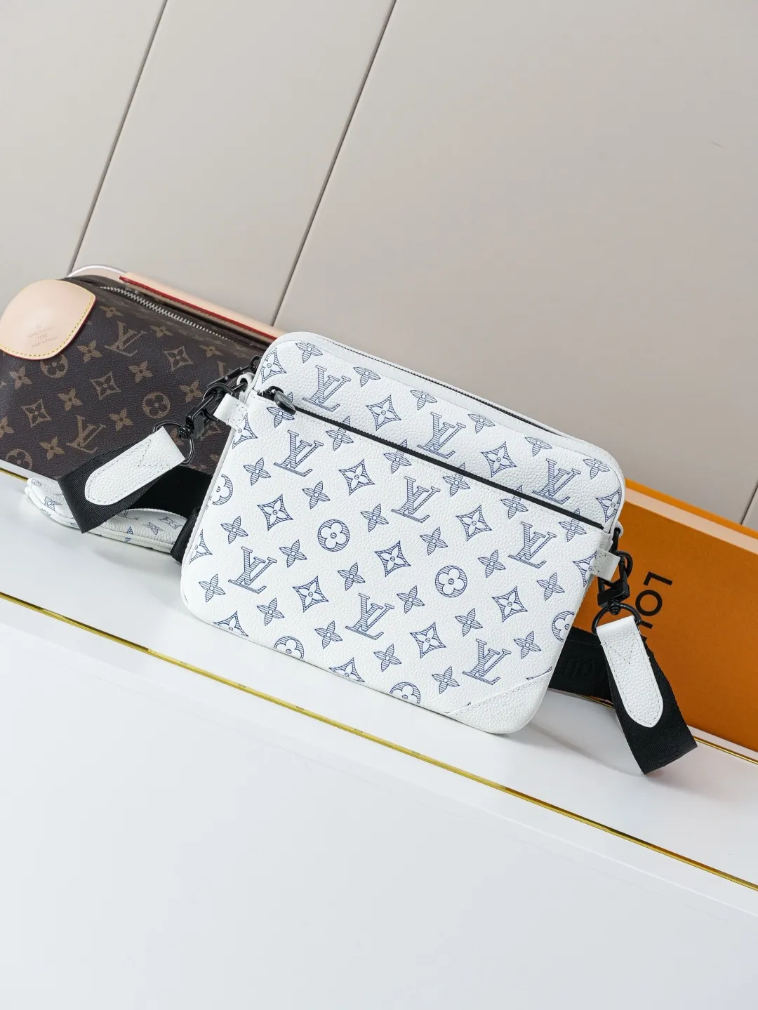Louis Vuitton Trio Messenger M24754 - Image 3