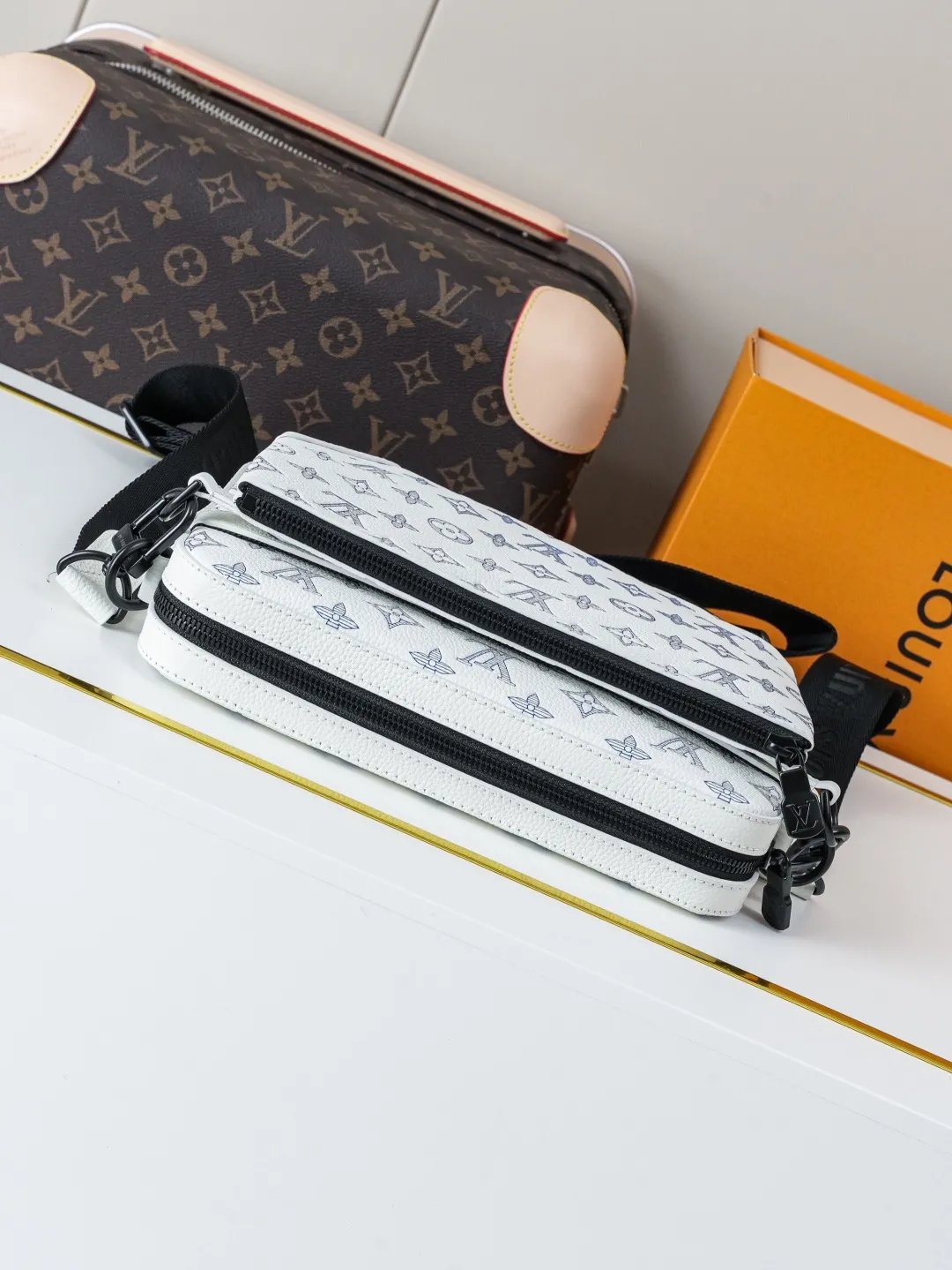 Louis Vuitton Trio Messenger M24754 - Image 6