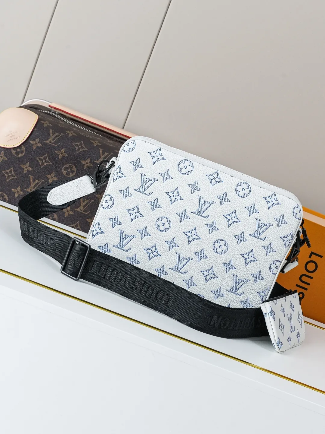 Louis Vuitton Trio Messenger M24754 - Image 5