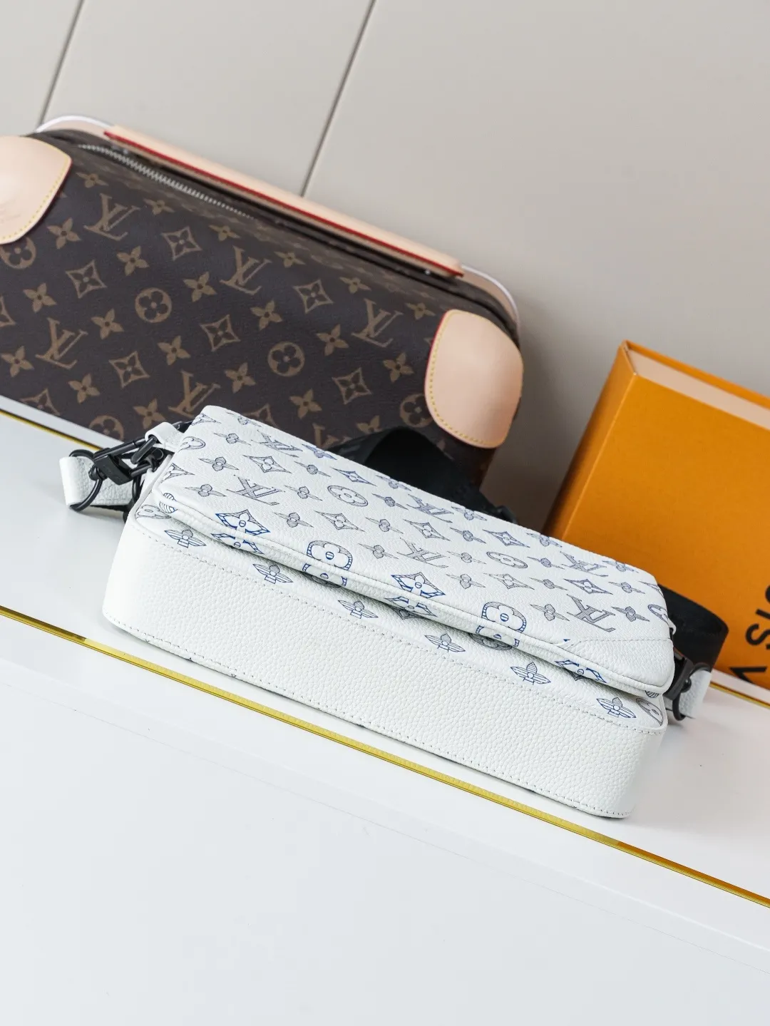 Louis Vuitton Trio Messenger M24754 - Image 7