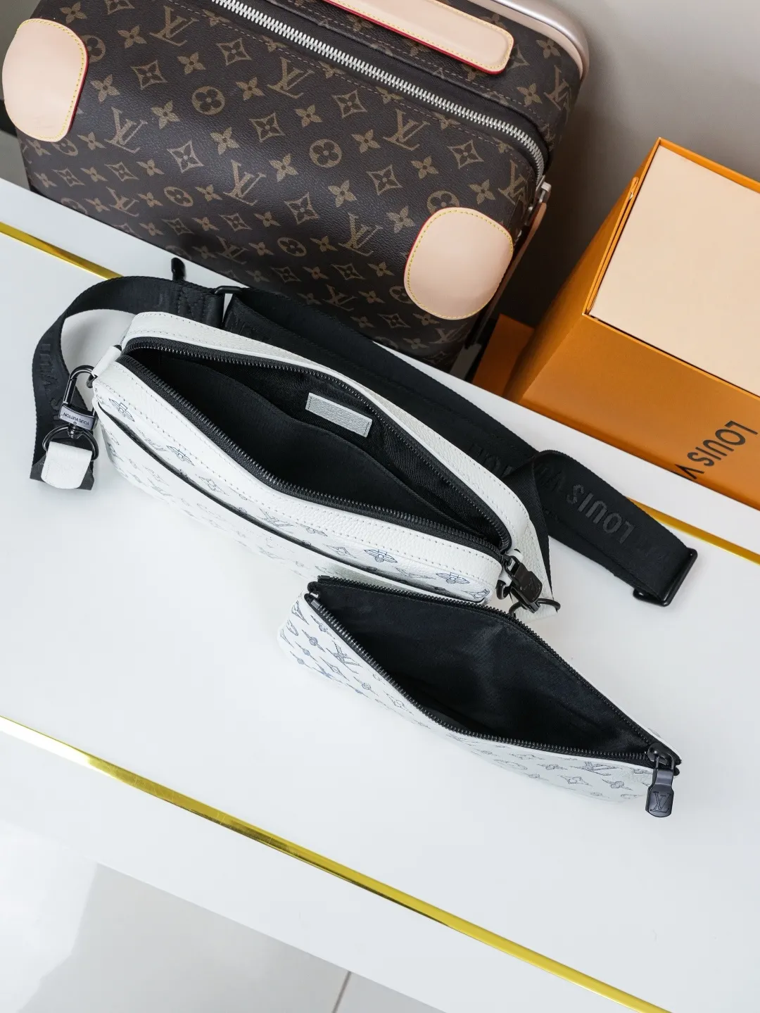 Louis Vuitton Trio Messenger M24754 - Image 9