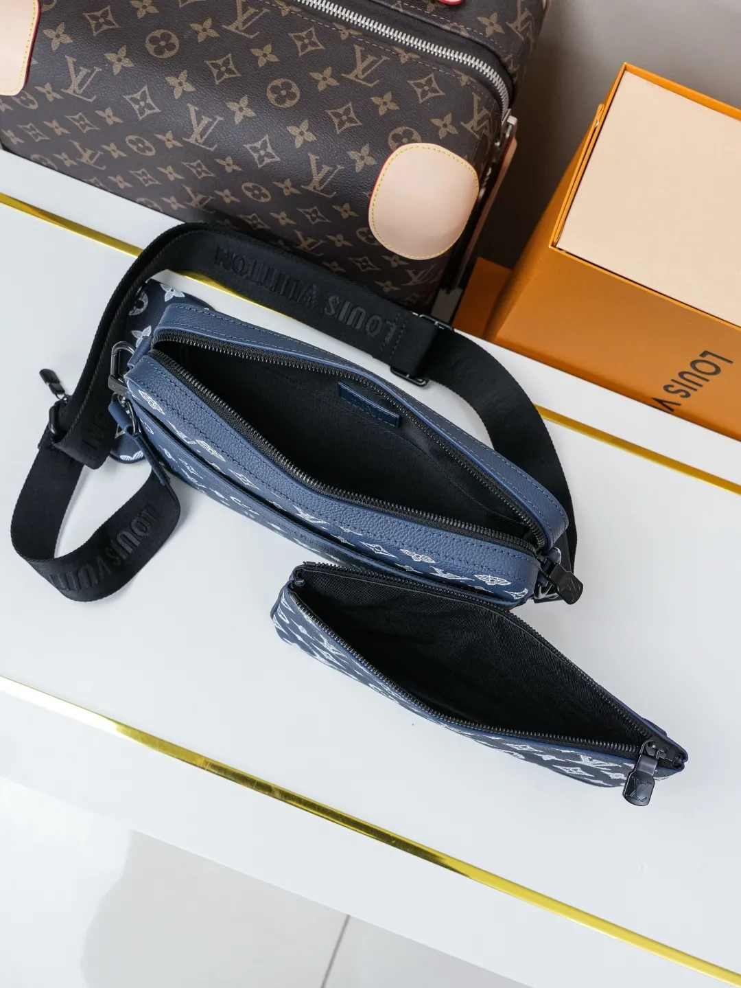 Louis Vuitton Trio Messenger M24753 - Image 9