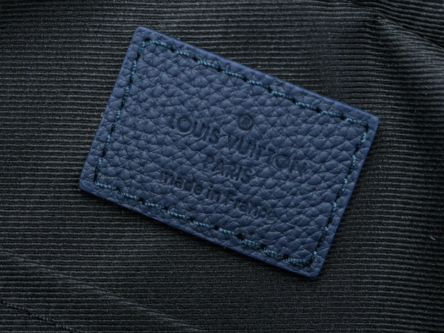 Louis Vuitton Trio Messenger M24753 - Image 10