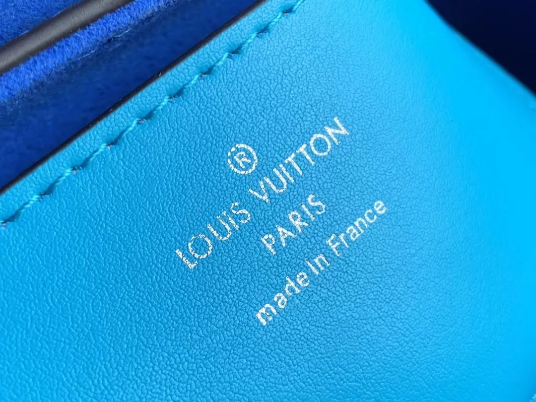 Alternative view of Louis Vuitton Twist MM M57669