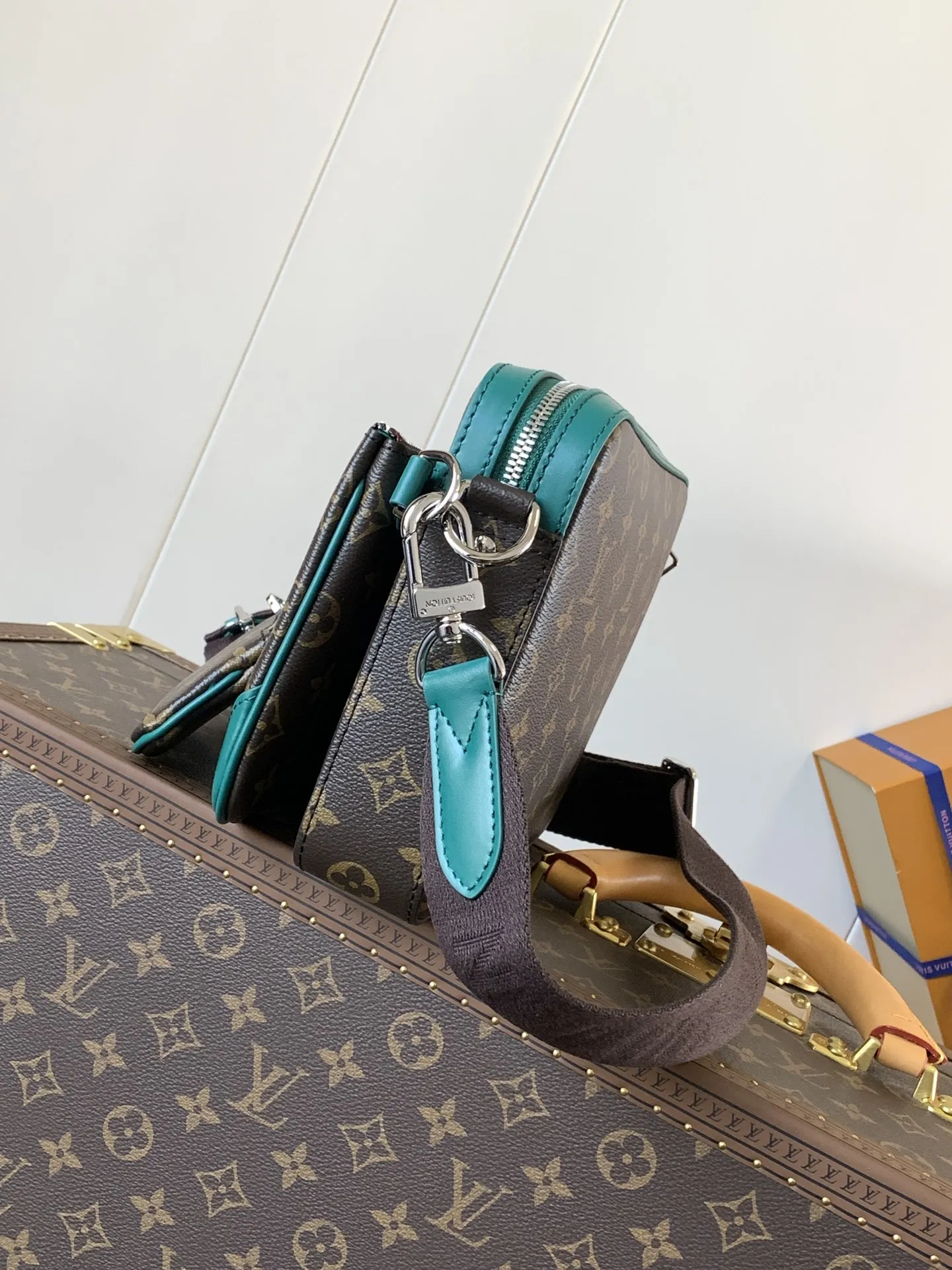 Louis Vuitton Trio Messenger M12766 - 图片 3