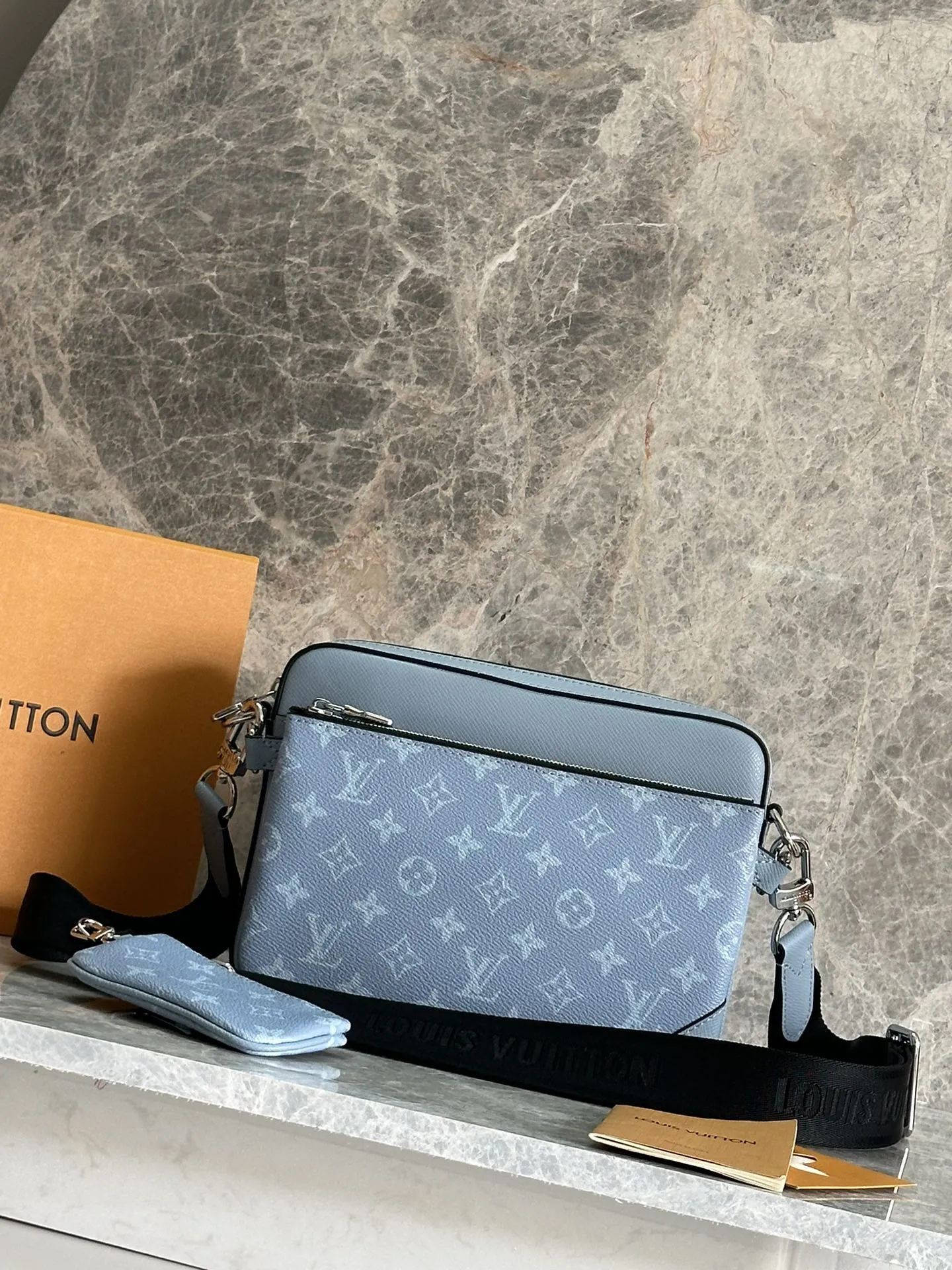 Alternative view of Louis Vuitton Trio Messenger M14069