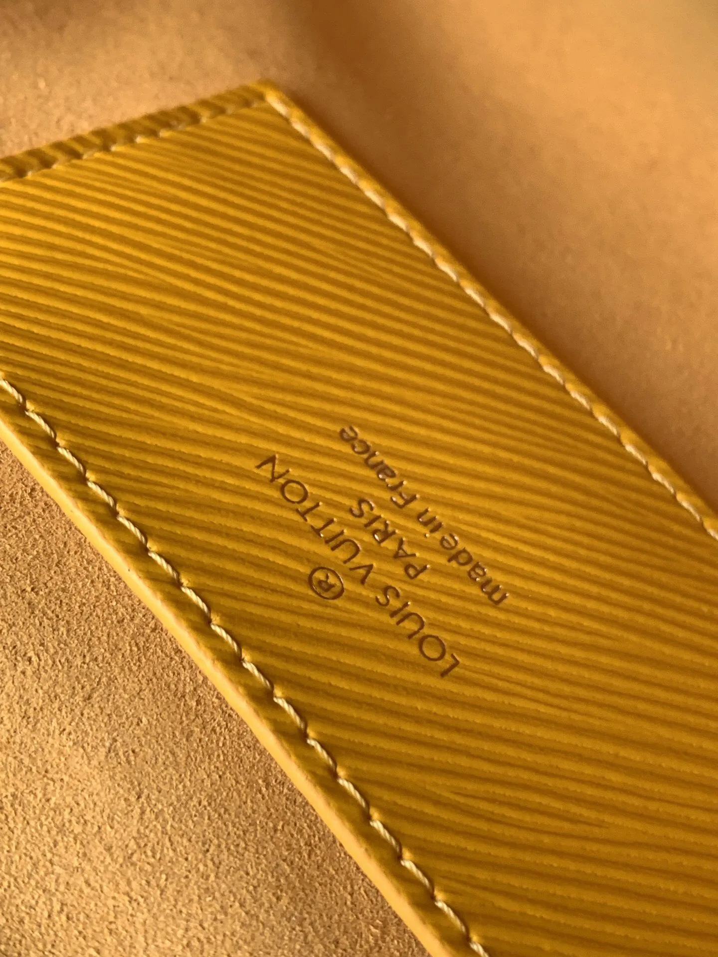 Alternative view of Louis Vuitton Twist MM M59888