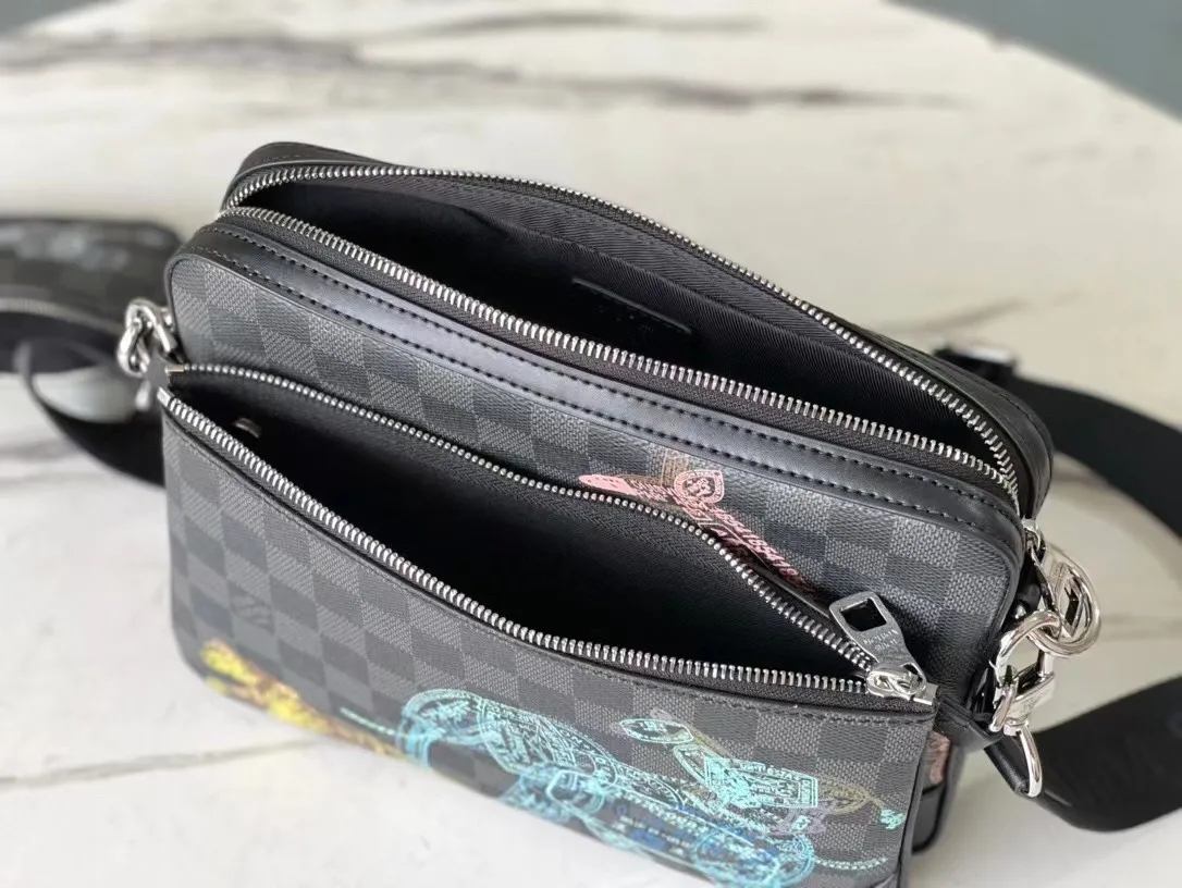 Alternative view of Louis Vuitton Trio Messenger N58040