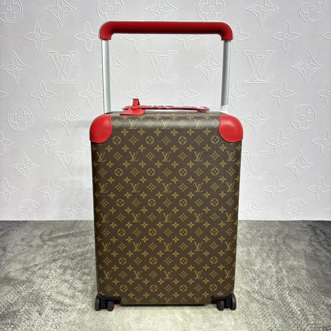Alternative view of Louis Vuitton Horizon 55 M12611