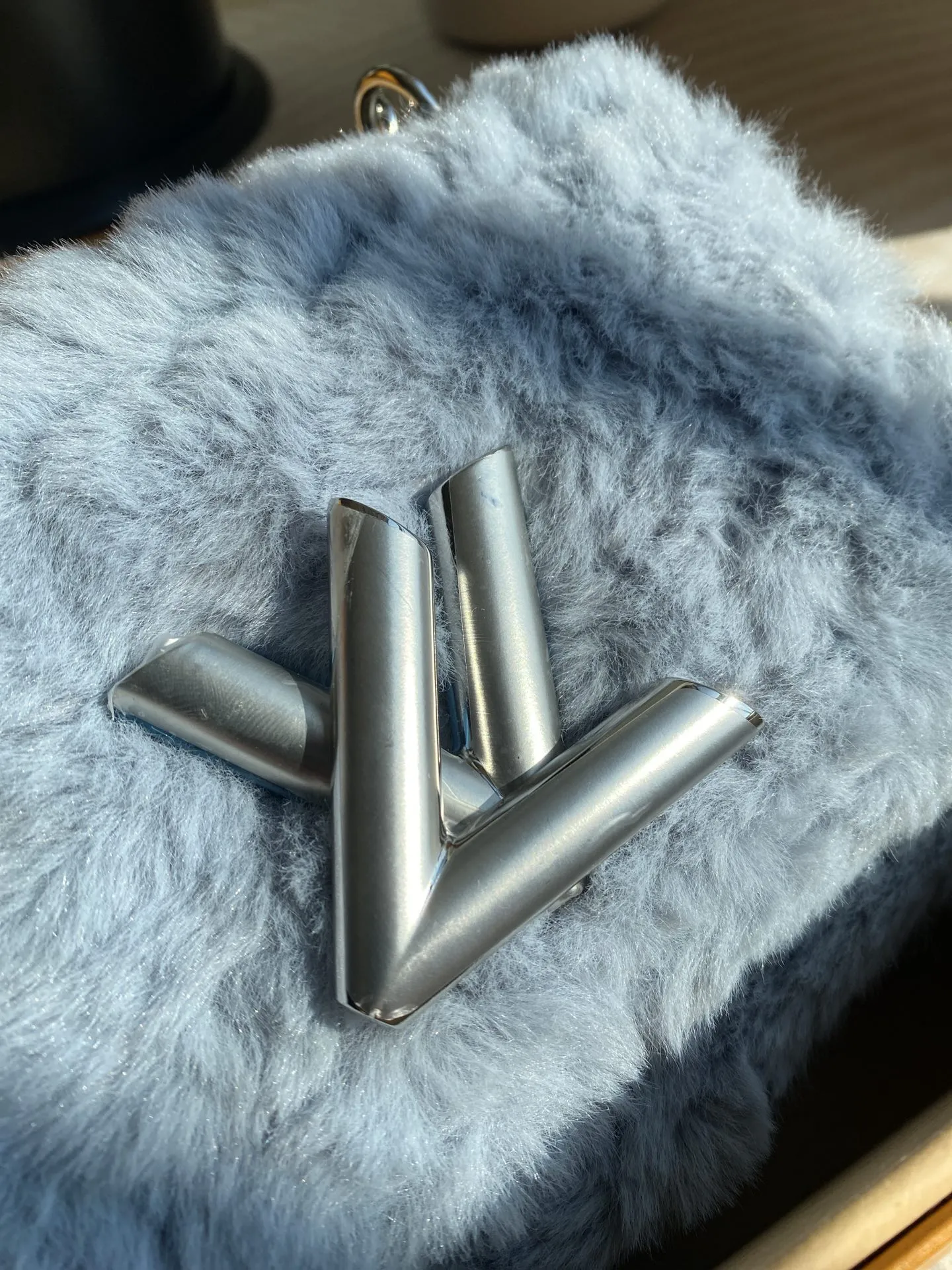 Louis Vuitton Twist MM M21040 - 图片 15