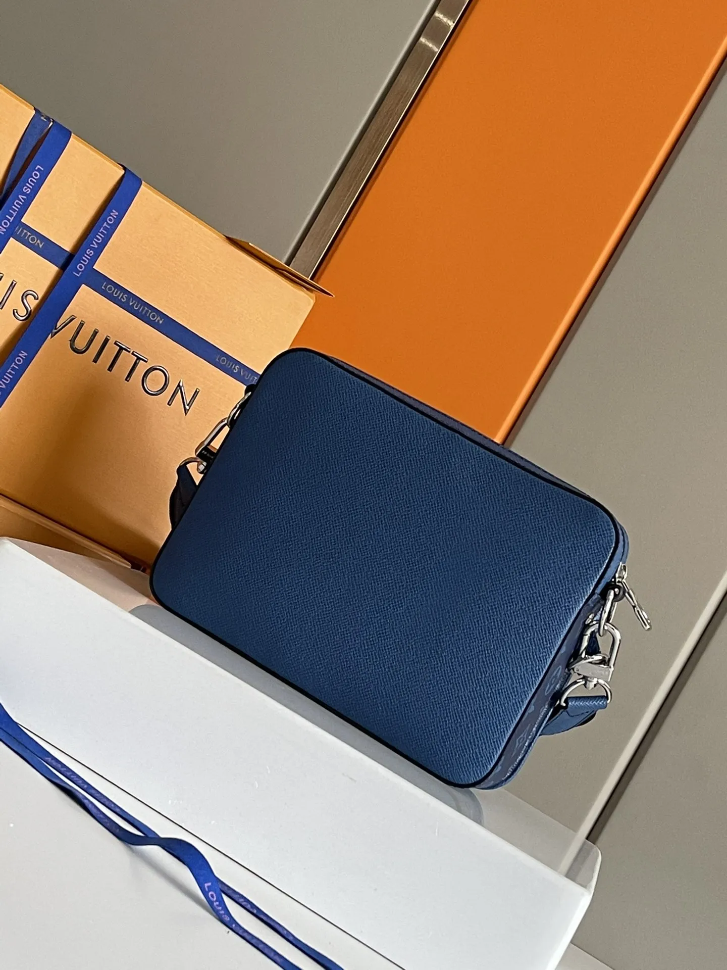 Louis Vuitton Trio Messenger M30848 - Image 4