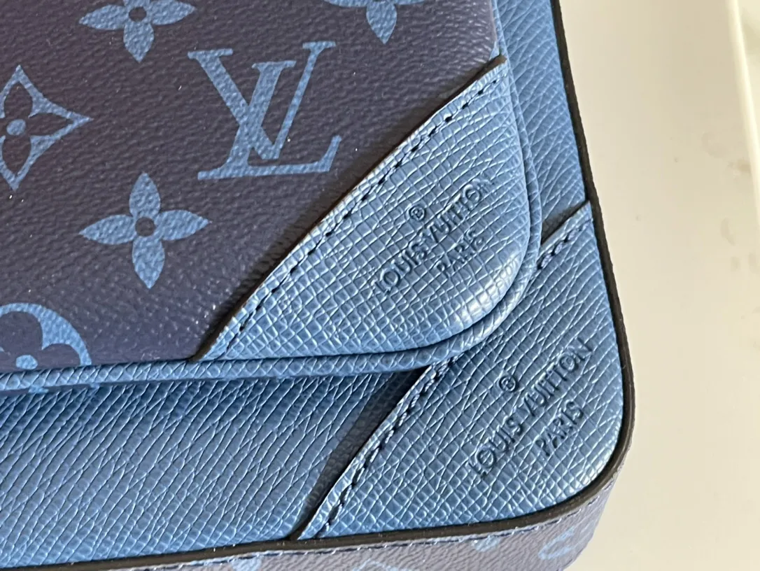 Louis Vuitton Trio Messenger M30848 - Image 8