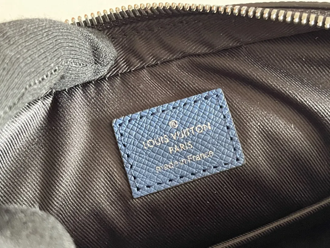 Louis Vuitton Trio Messenger M30848 - Image 10