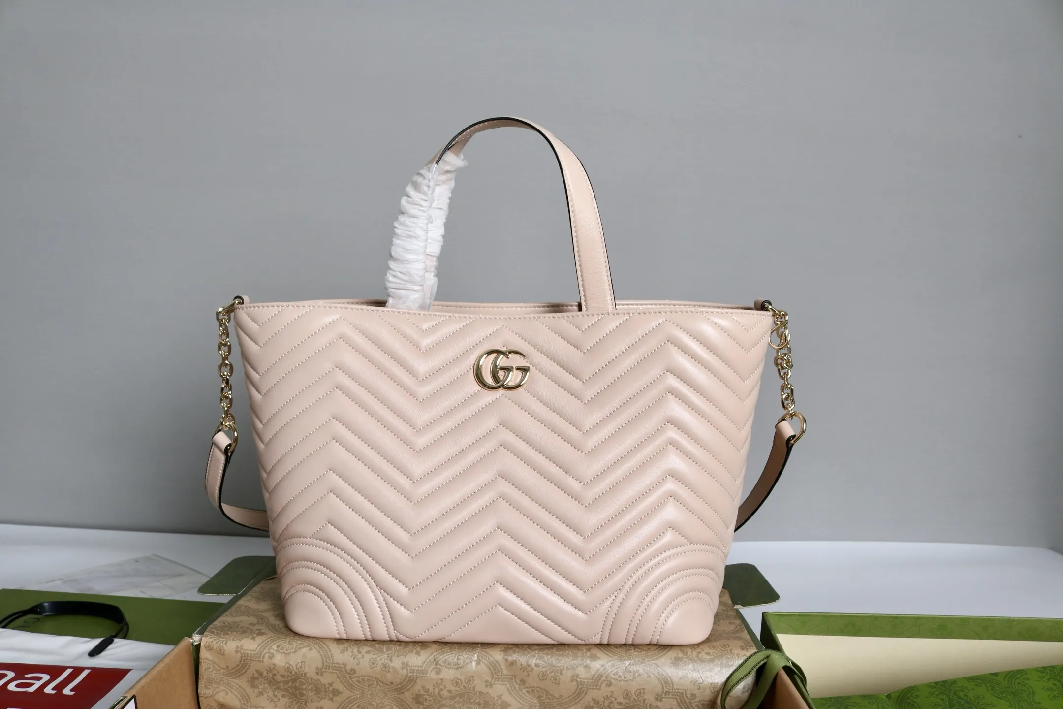 Alternative view of Gucci Betty medium tote bag 847387
