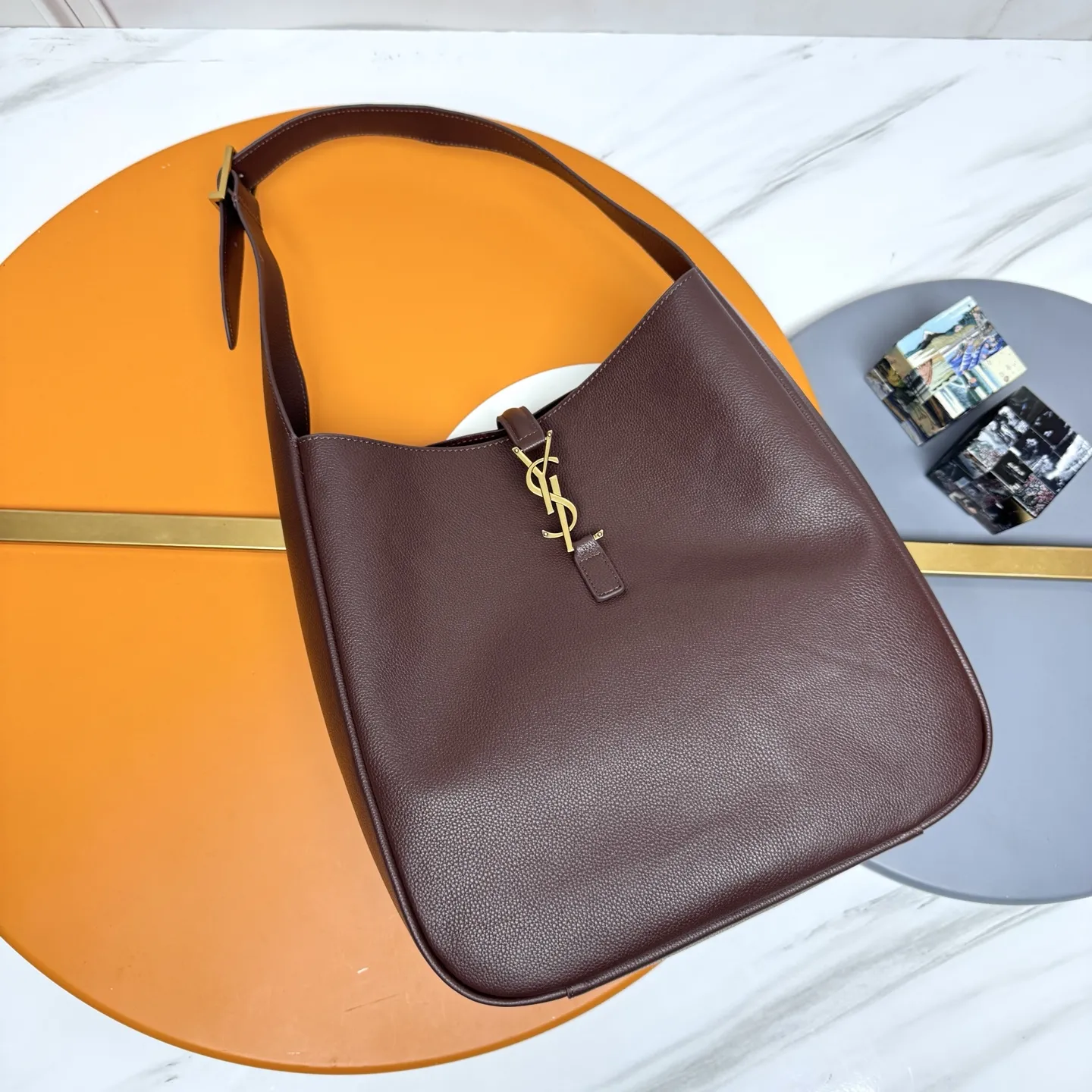 Alternative view of YSL LE 5 ?? 7 supple LARGE in grained leather 753837