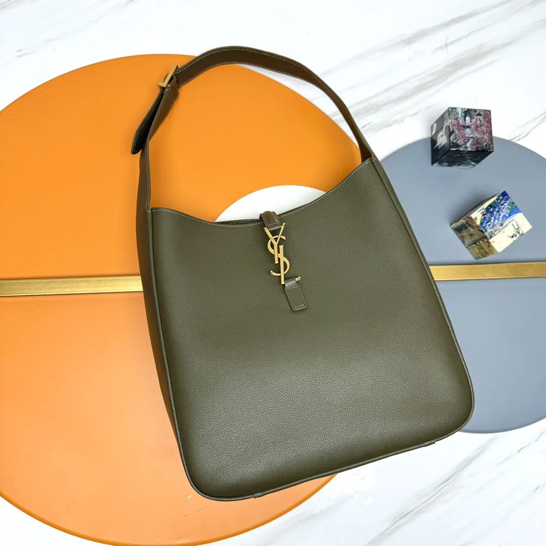 Alternative view of YSL LE 5 ?? 7 supple LARGE in grained leather 753837