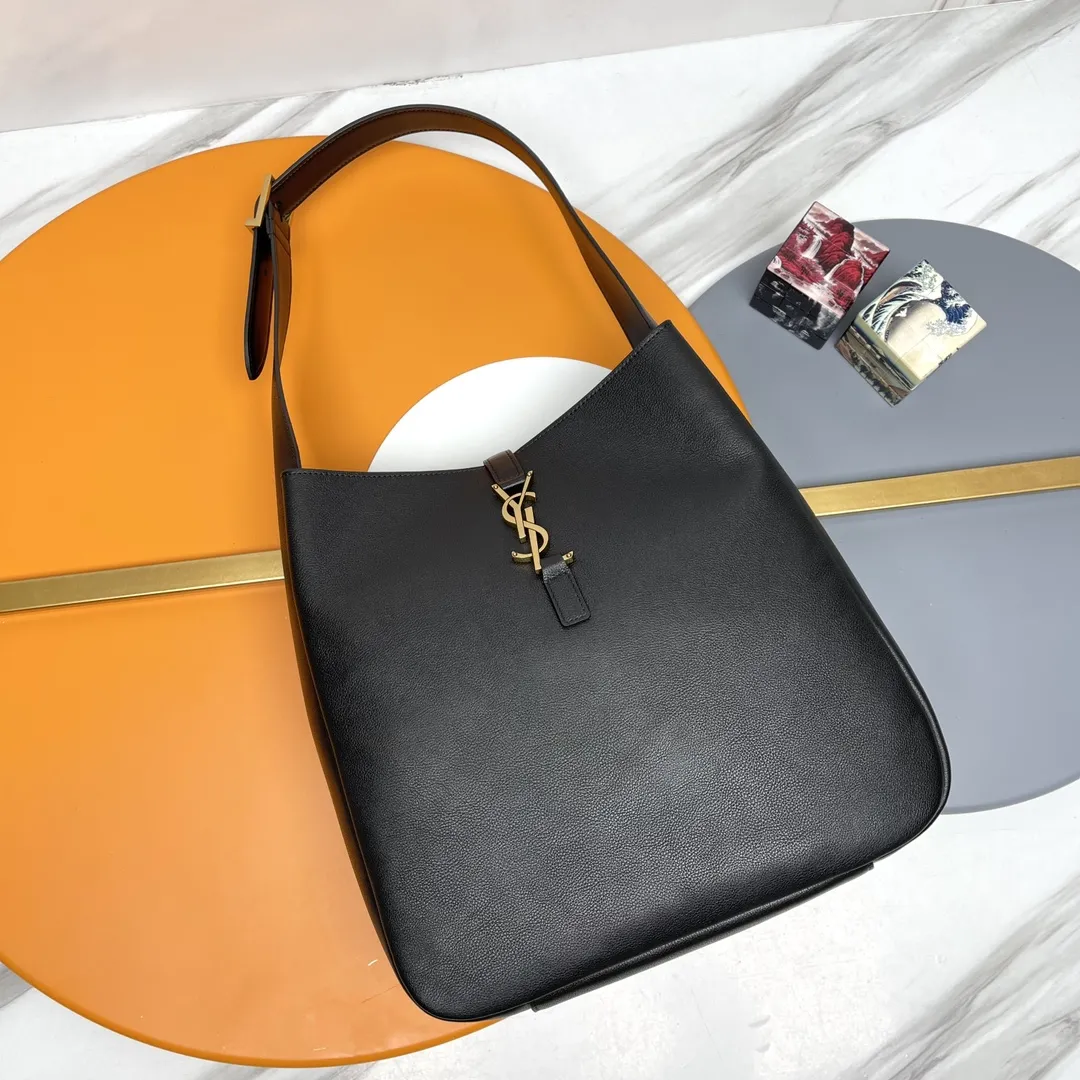Alternative view of YSL LE 5 ?? 7 supple LARGE in grained leather 753837
