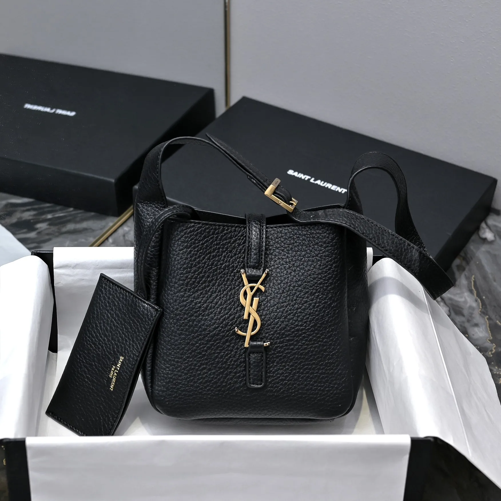 Alternative view of YSL LE 5 ?? 7 supple baby in grained leather 809461