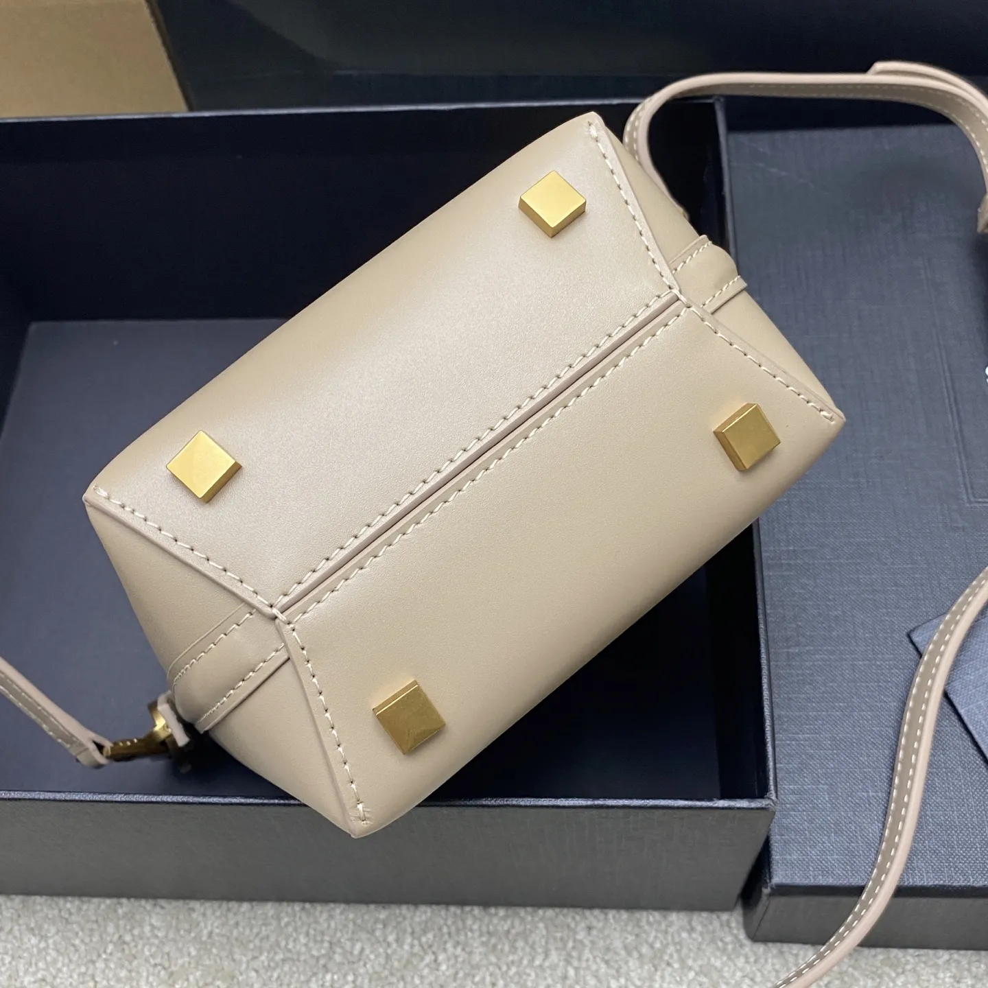 YSL LE 37 mini in shiny leather 765870 - Image 5