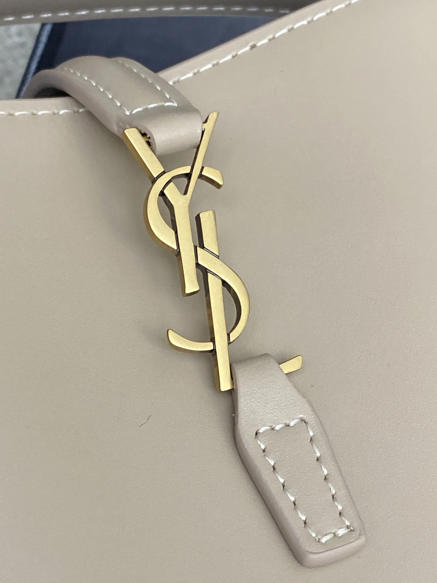 YSL LE 37 mini in shiny leather 765870 - Image 6