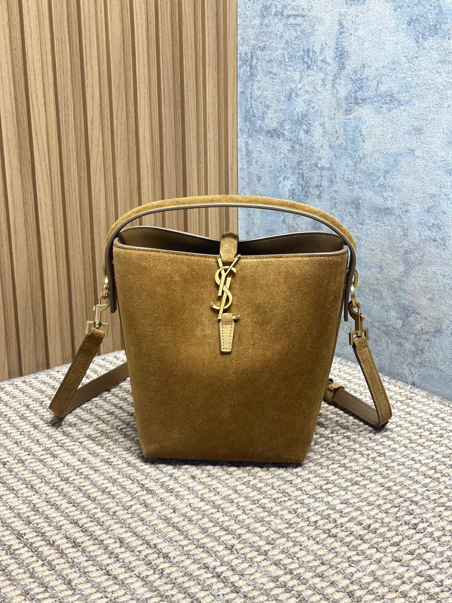 Alternative view of YSL LE 37 small in shiny leather 749036