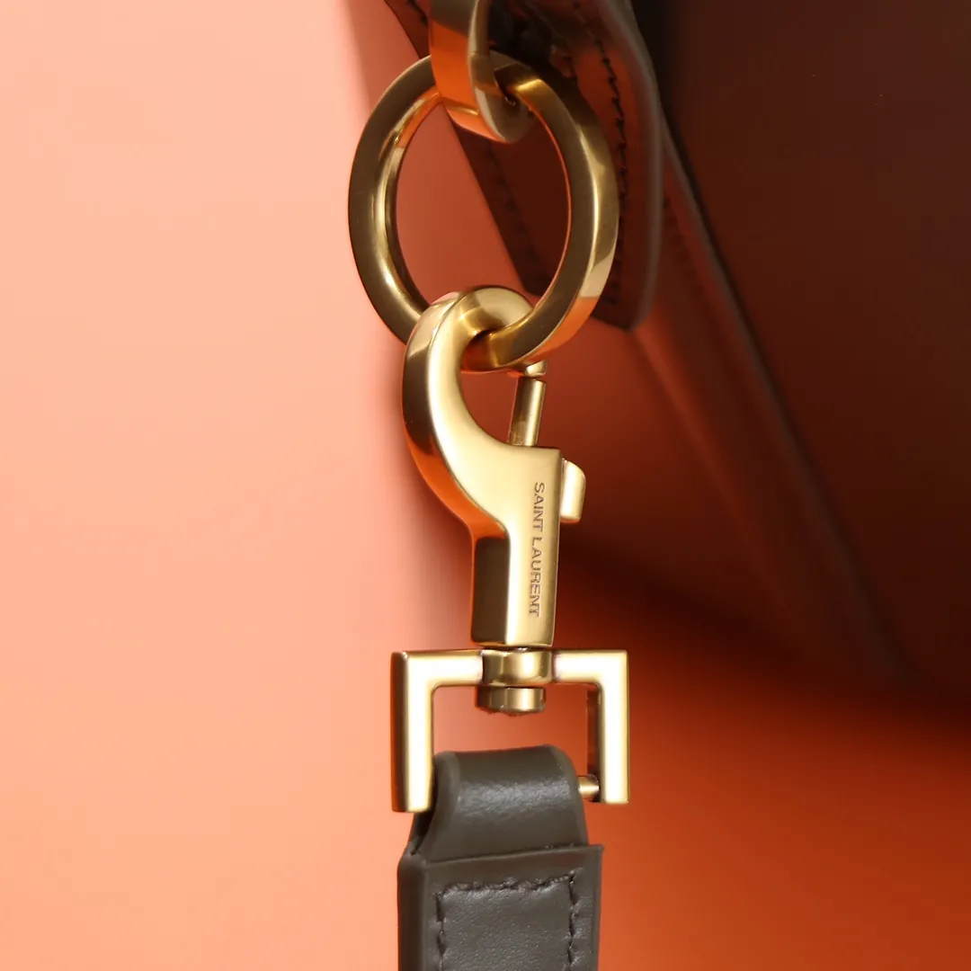 YSL LE 37 small in shiny leather 749036 - Image 6