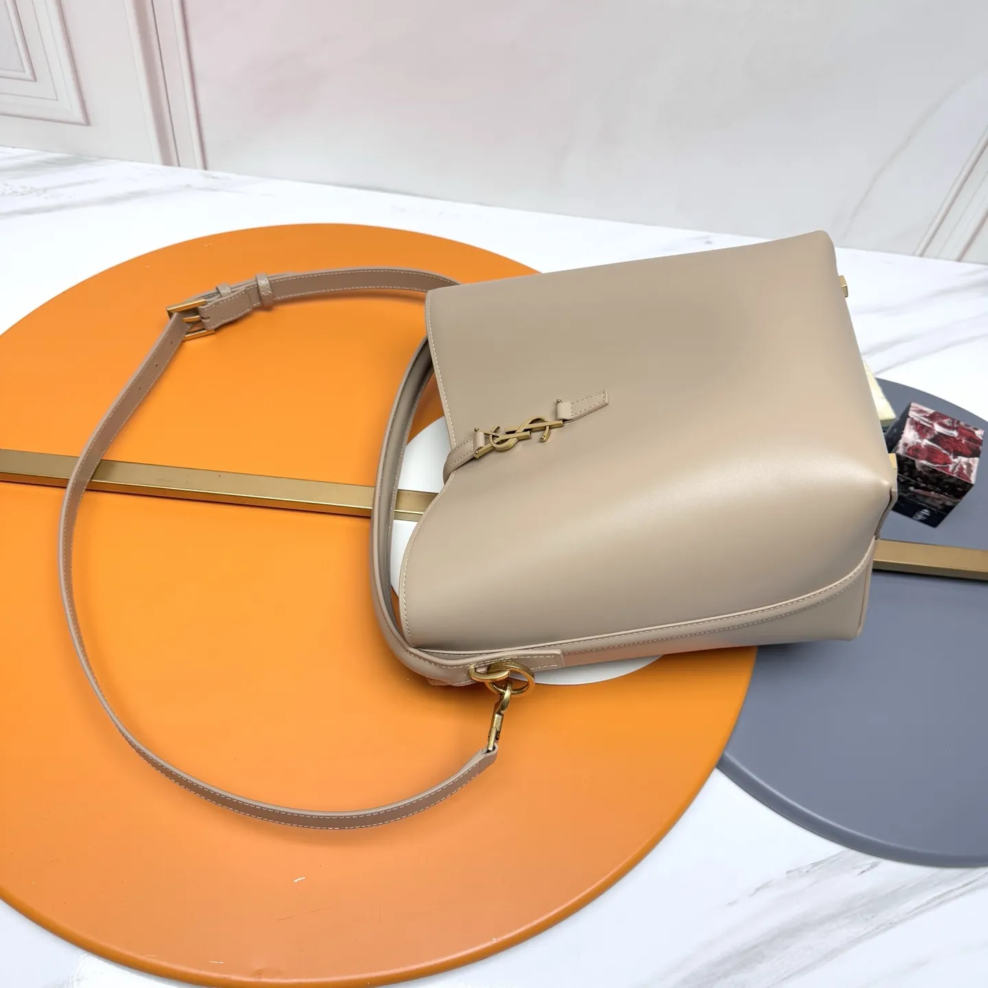 YSL Le 37 in shiny leather 742828 - Image 5